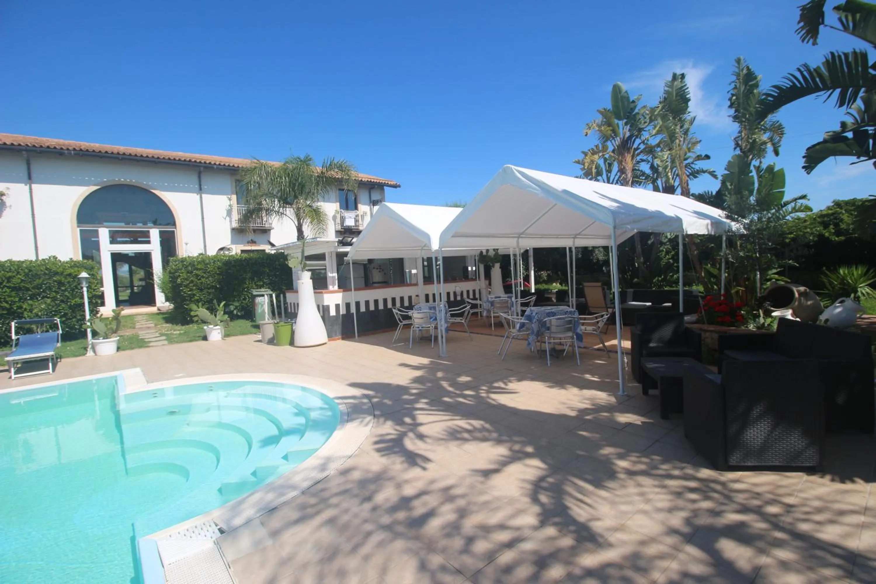 Swimming pool in Aranceto Hotel