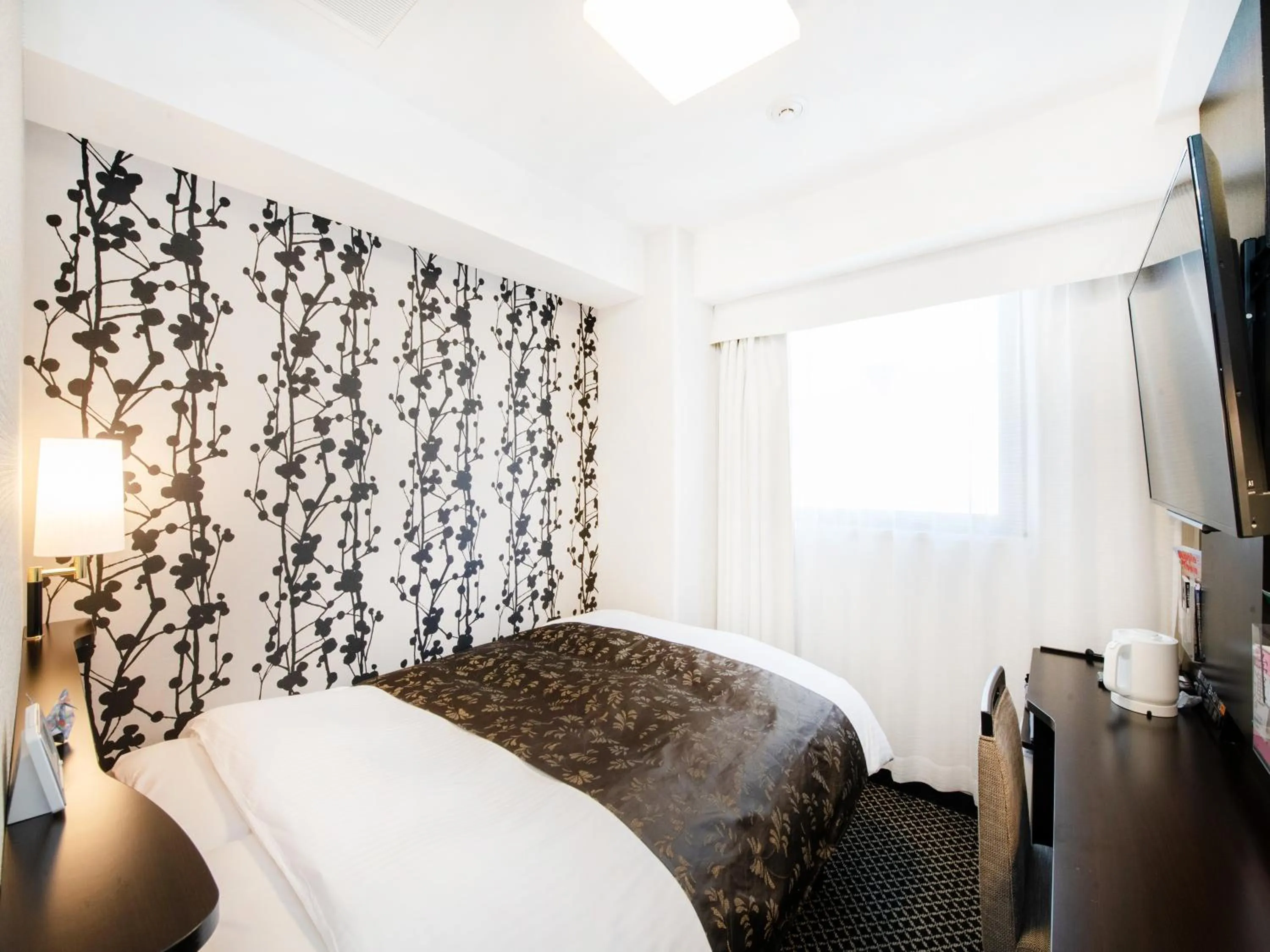 Photo of the whole room, Bed in APA Hotel Hakata Higashihieekimae