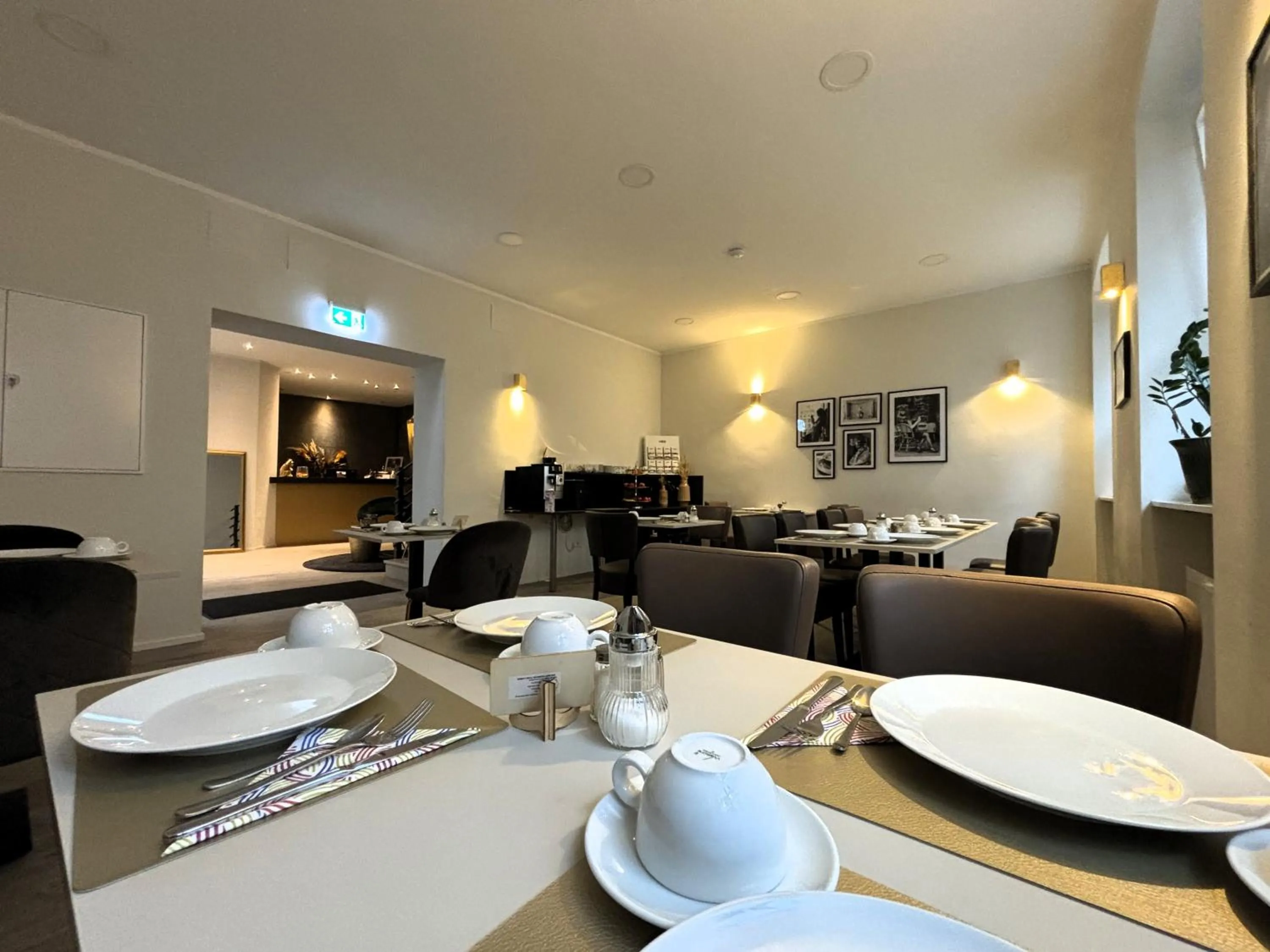 Breakfast in Simplex Stays Hotel Quartier 8 - Digital Access