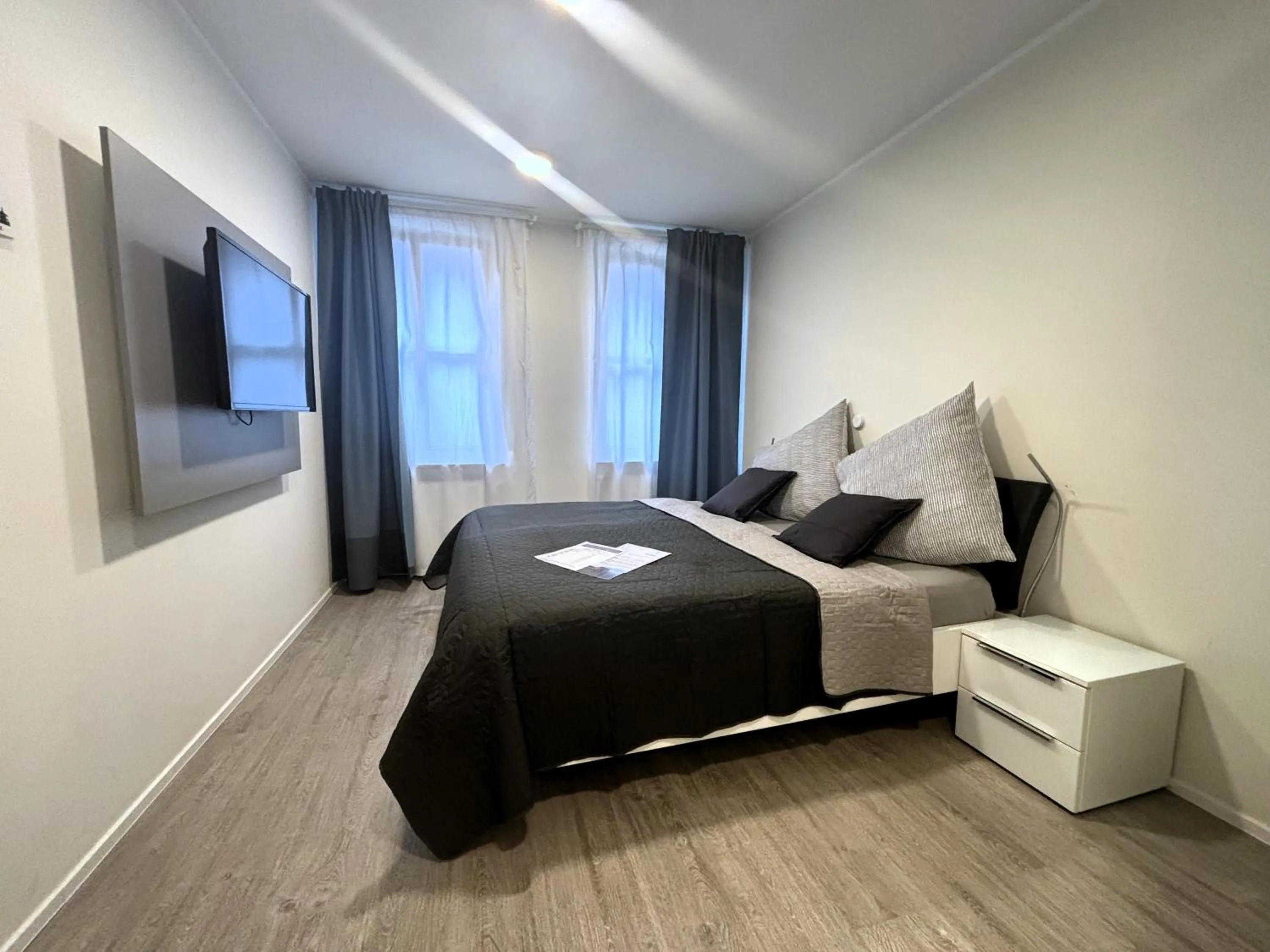 Bedroom, Bed in Simplex Stays Hotel Quartier 8 - Digital Access
