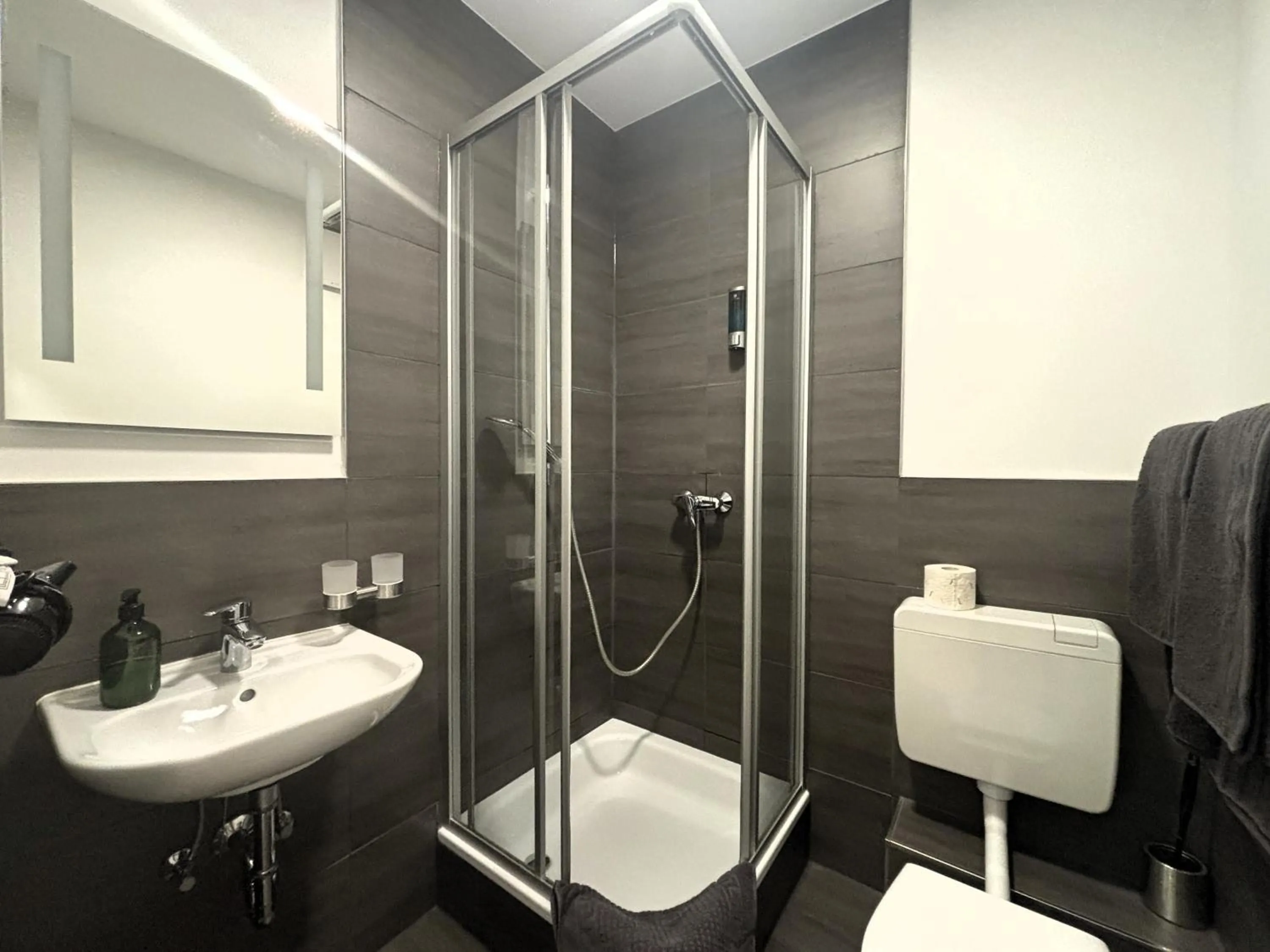 Bathroom in Simplex Stays Hotel Quartier 8 - Digital Access