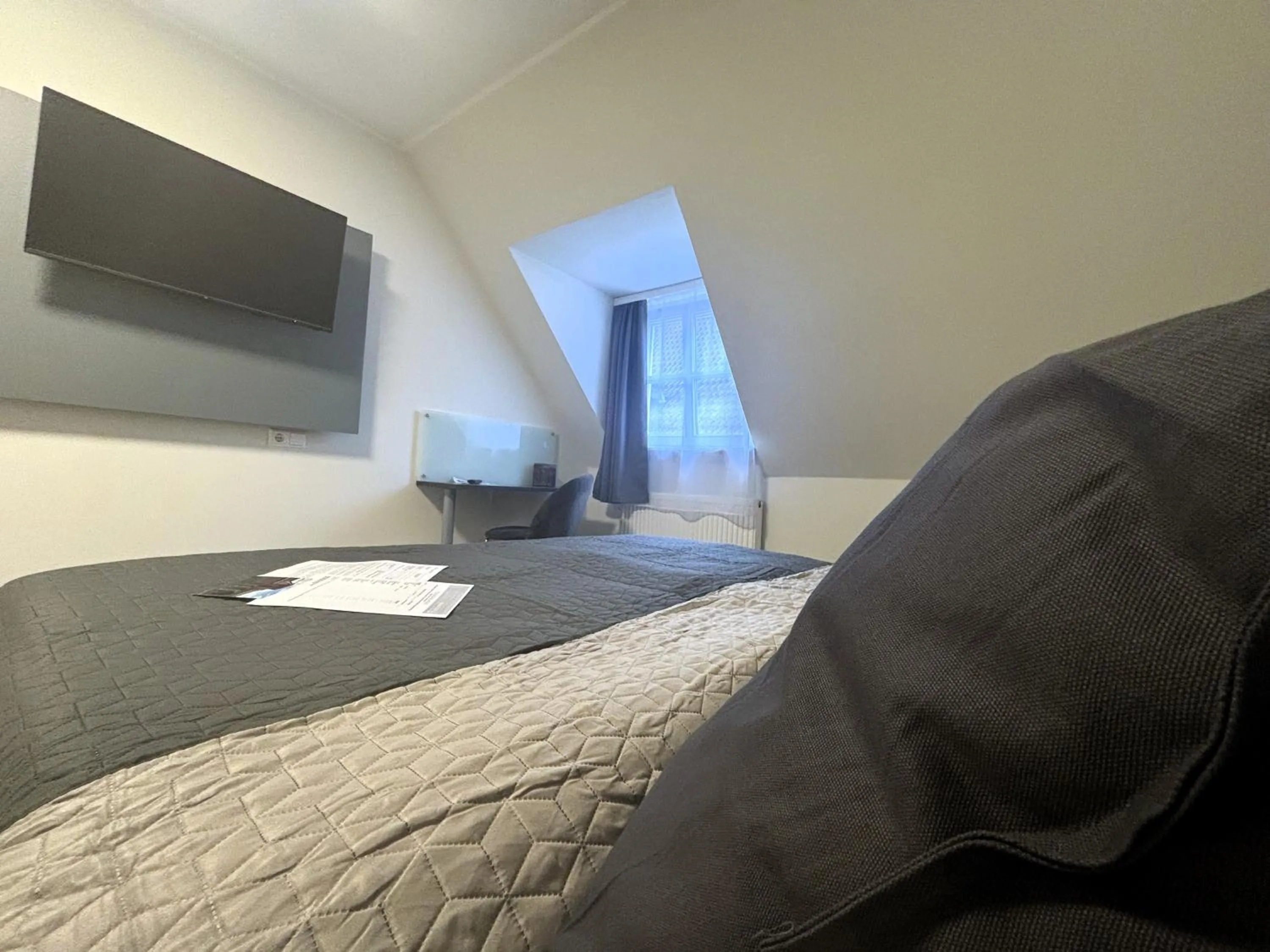 Bedroom, Bed in Simplex Stays Hotel Quartier 8 - Digital Access