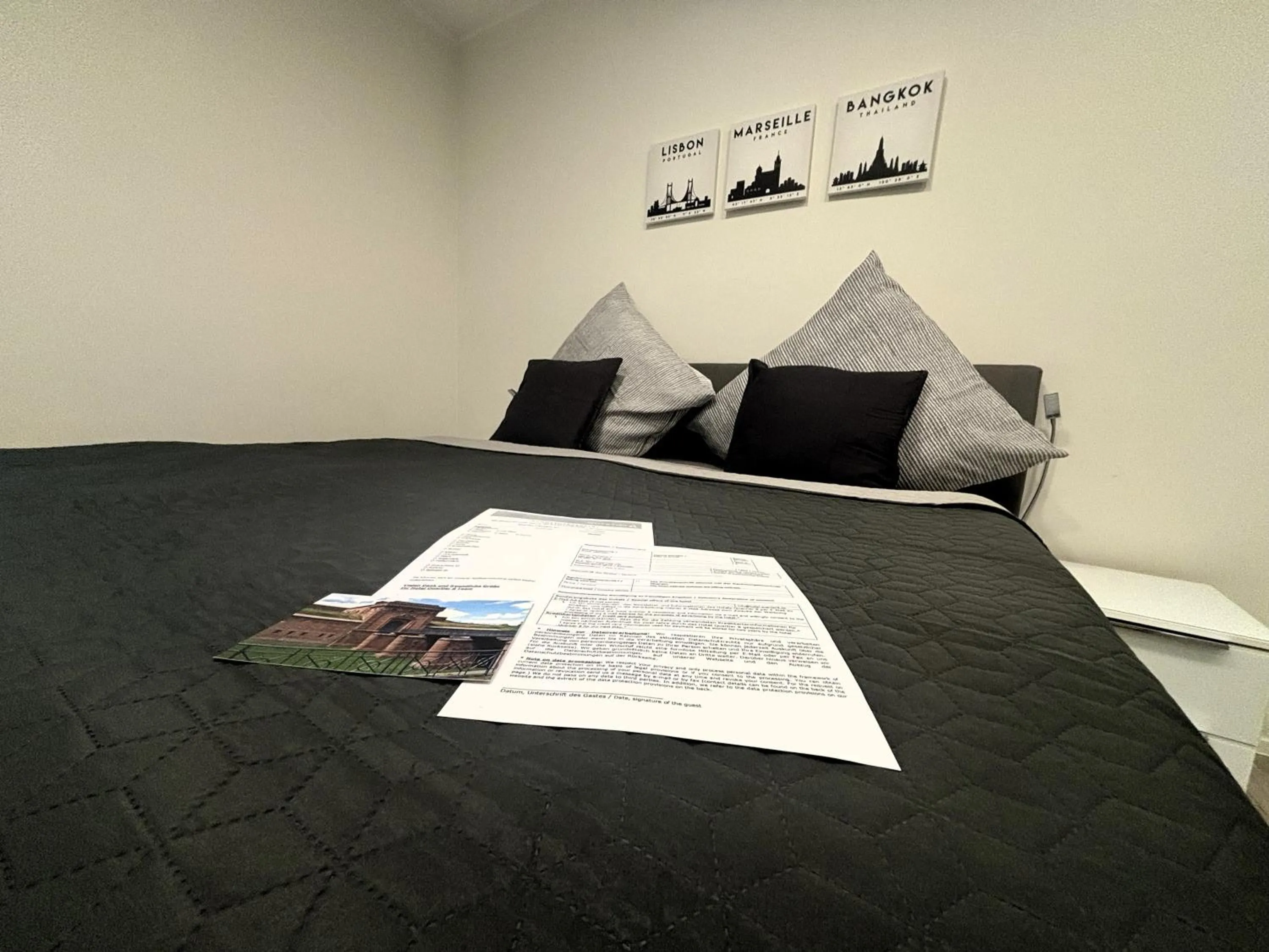 Photo of the whole room, Bed in Simplex Stays Hotel Quartier 8 - Digital Access