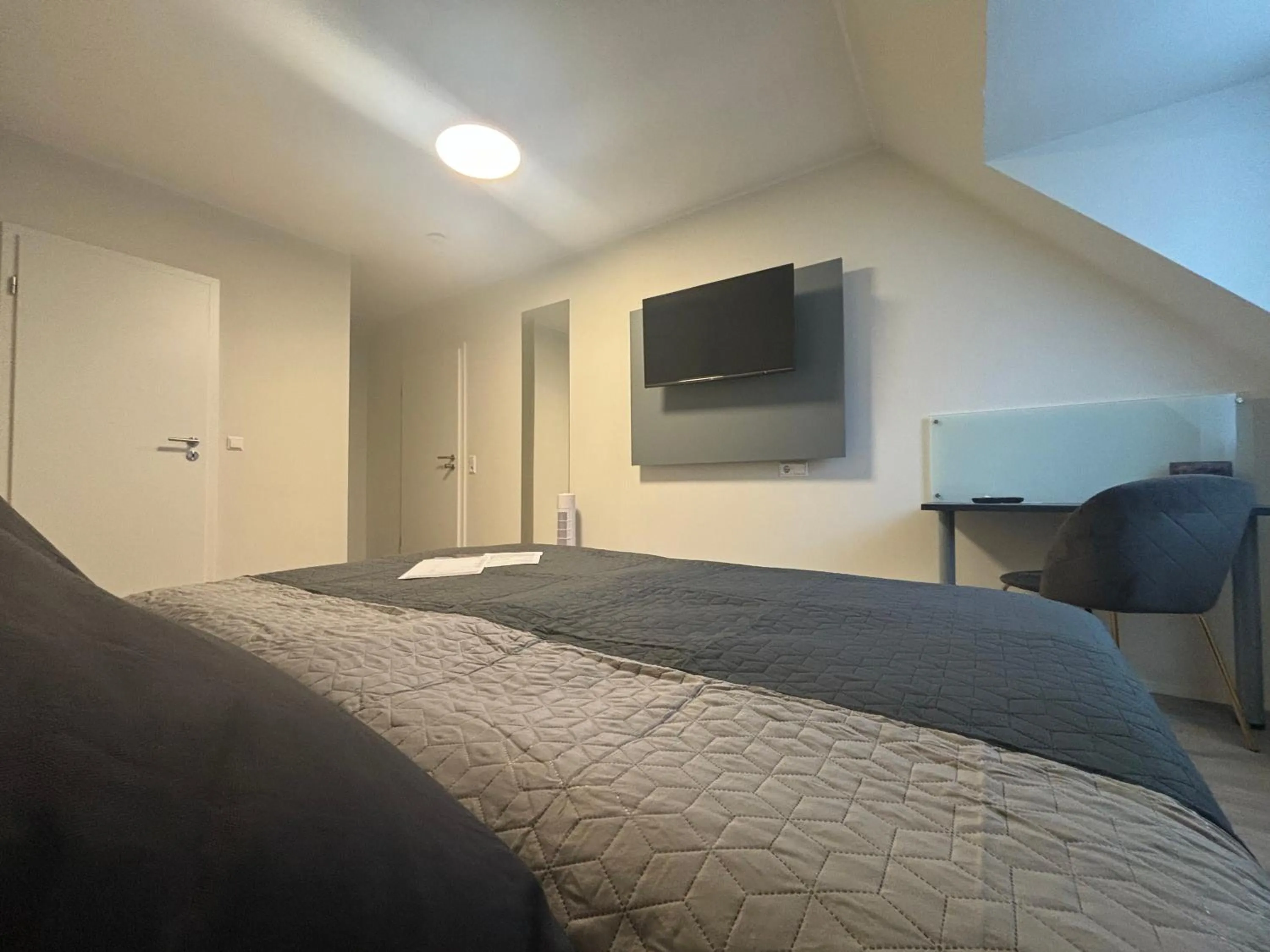 Photo of the whole room, Bed in Simplex Stays Hotel Quartier 8 - Digital Access