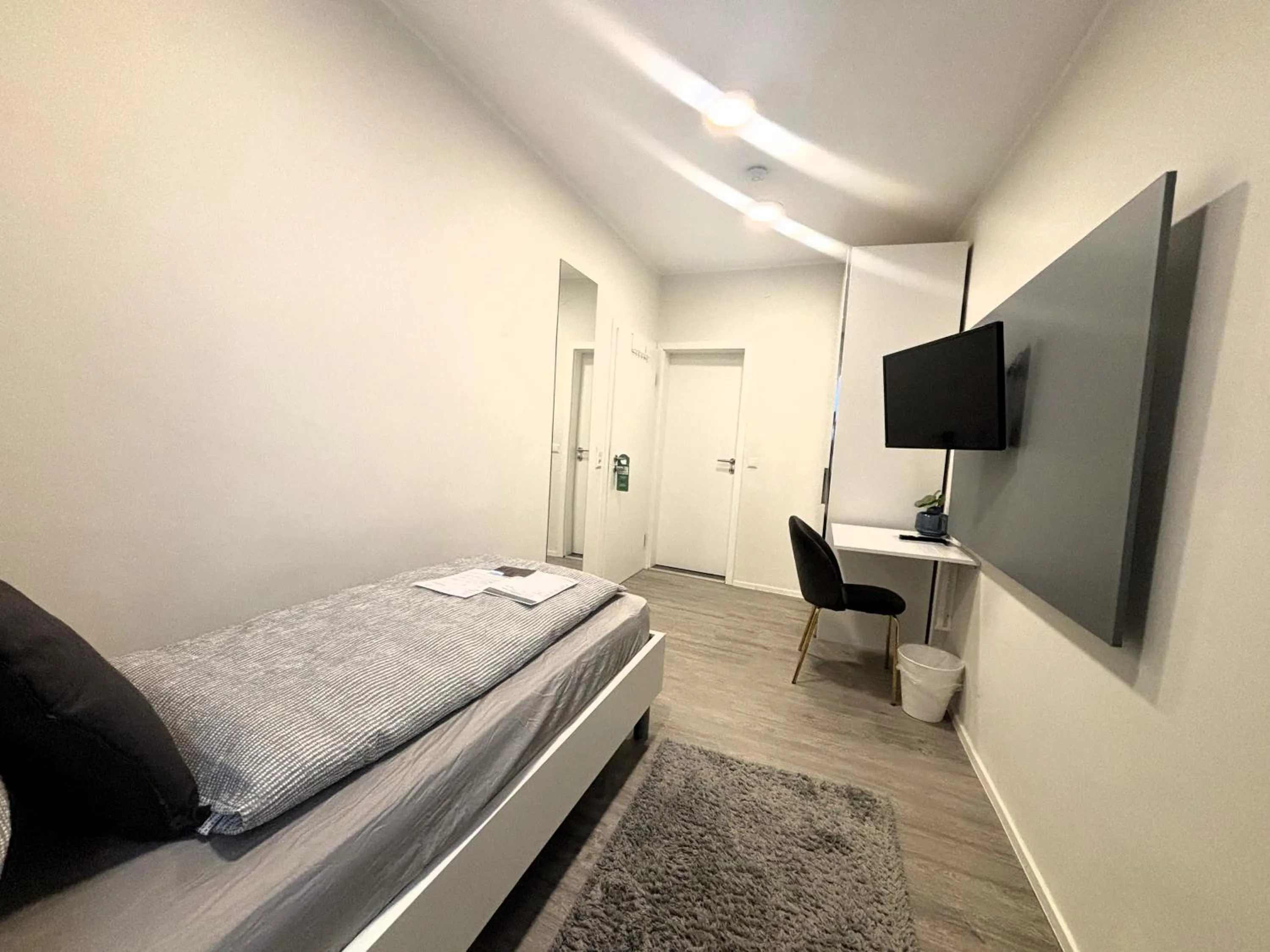 Photo of the whole room, Bed in Simplex Stays Hotel Quartier 8 - Digital Access