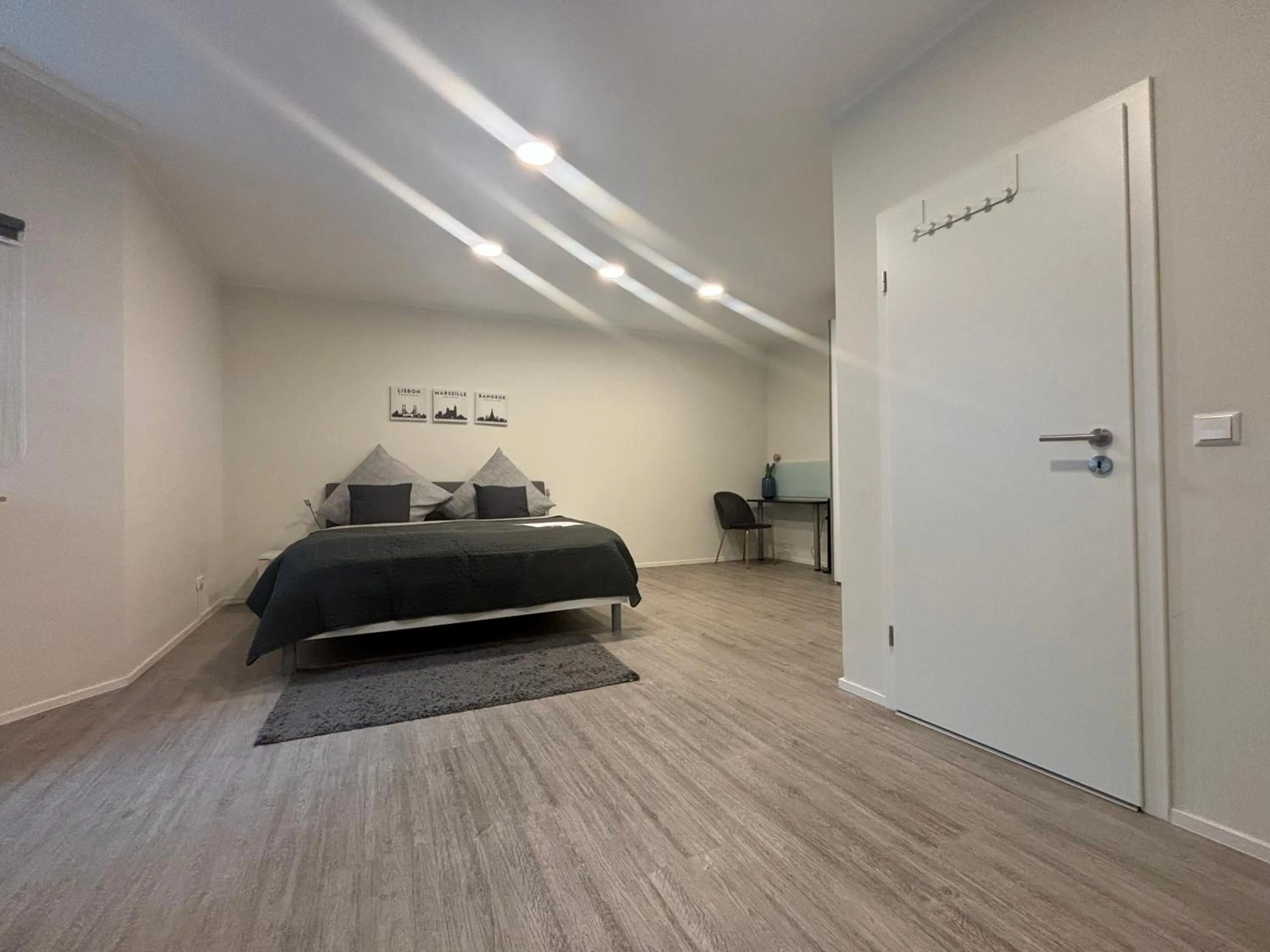 Photo of the whole room, Bed in Simplex Stays Hotel Quartier 8 - Digital Access