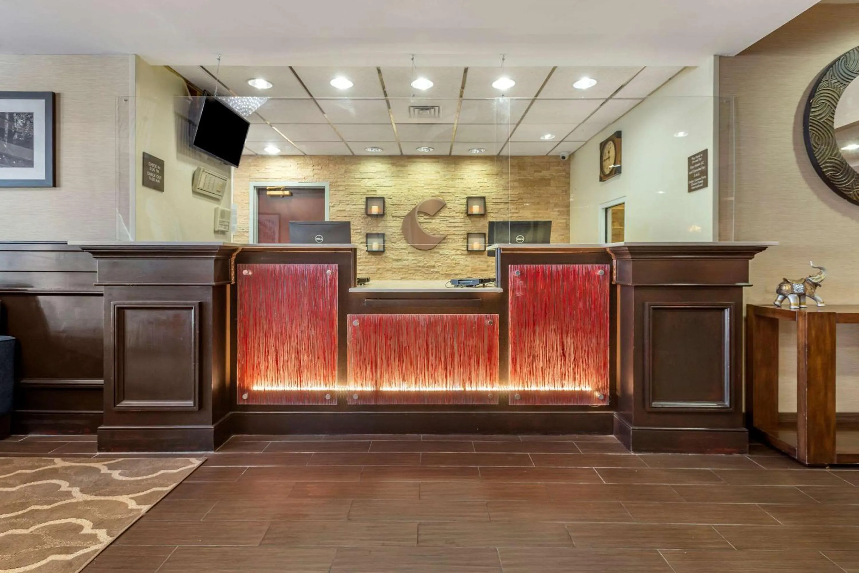 Lobby or reception in Comfort Suites Newark - Harrison