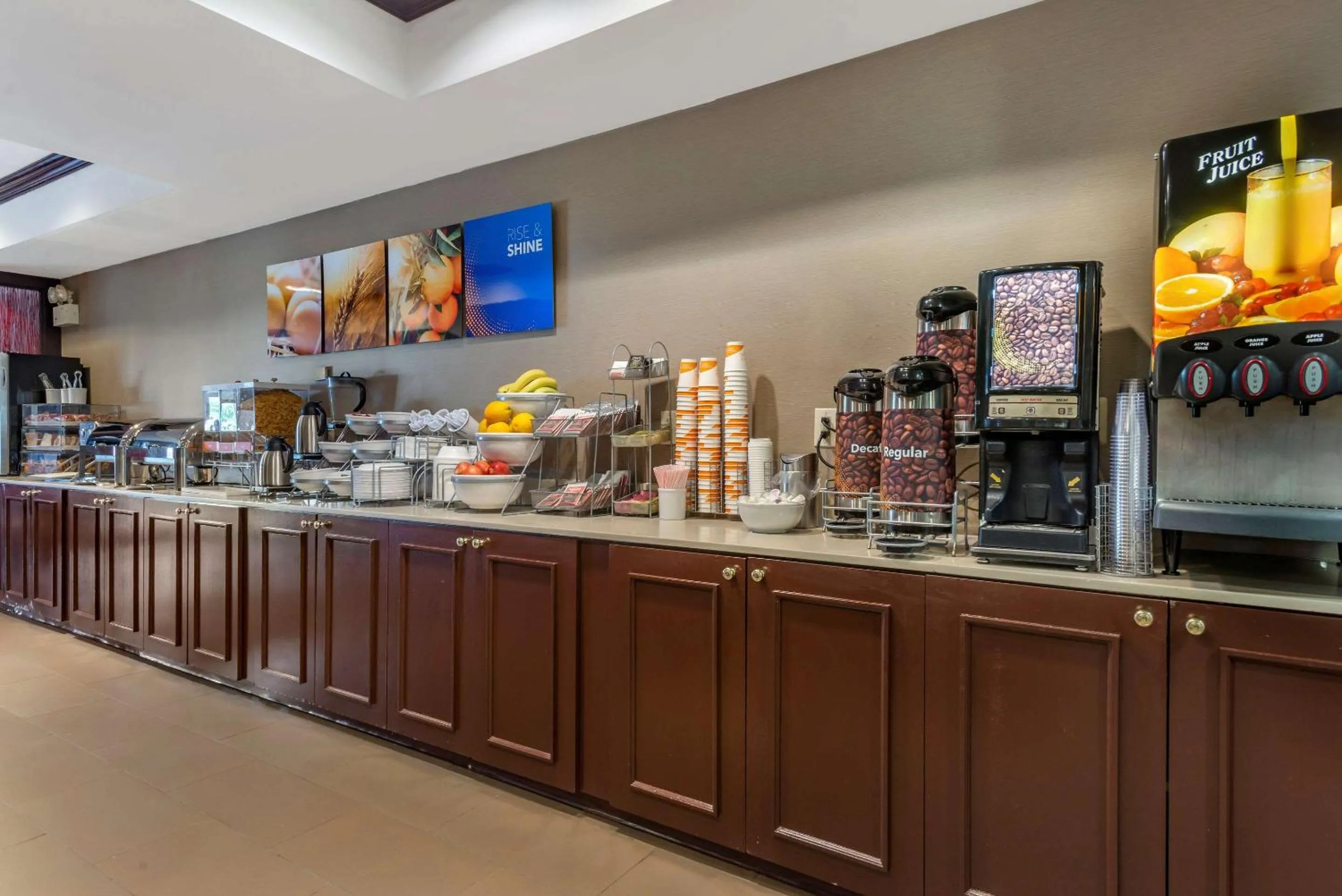 Restaurant/places to eat in Comfort Suites Newark - Harrison