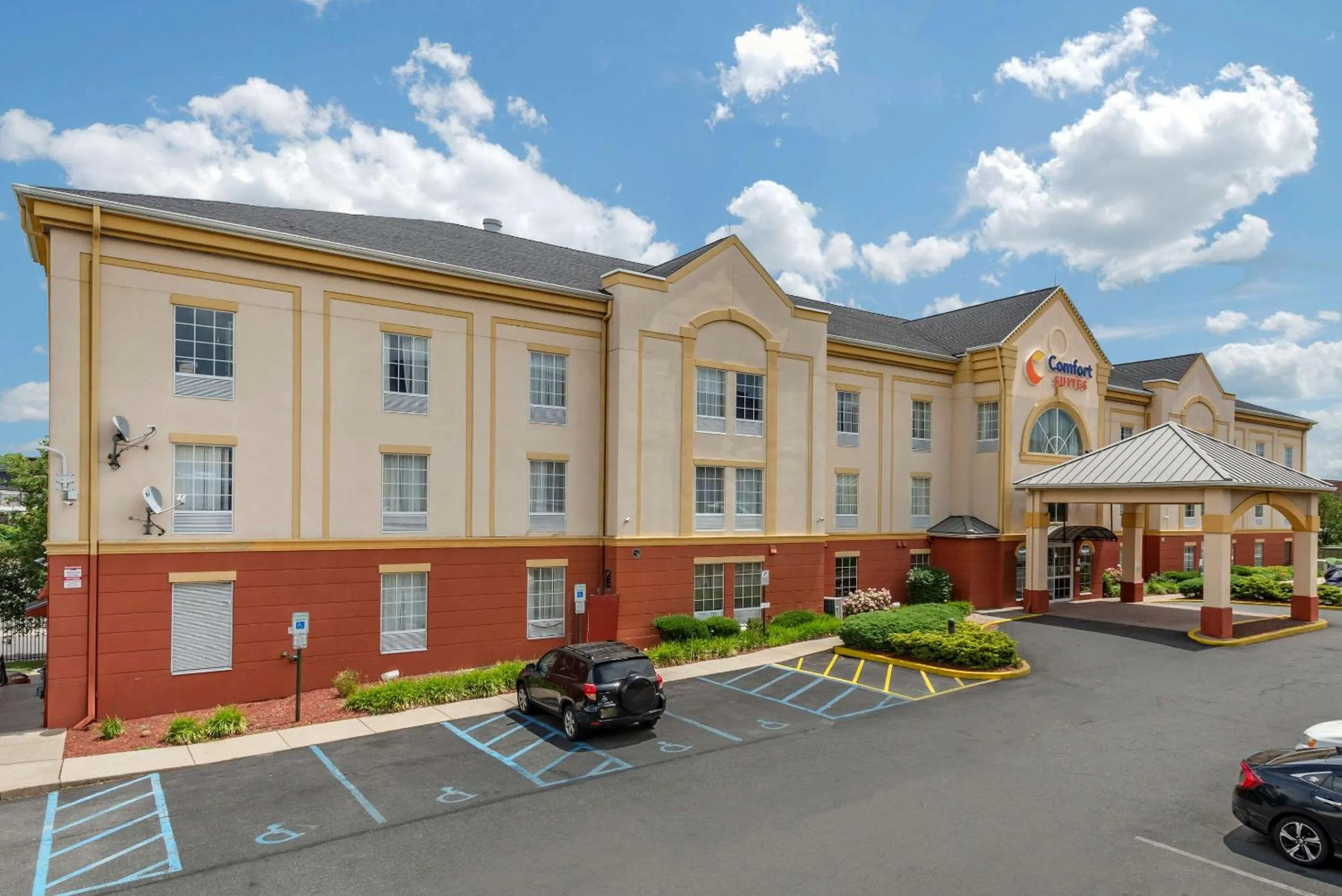 Property building in Comfort Suites Newark - Harrison