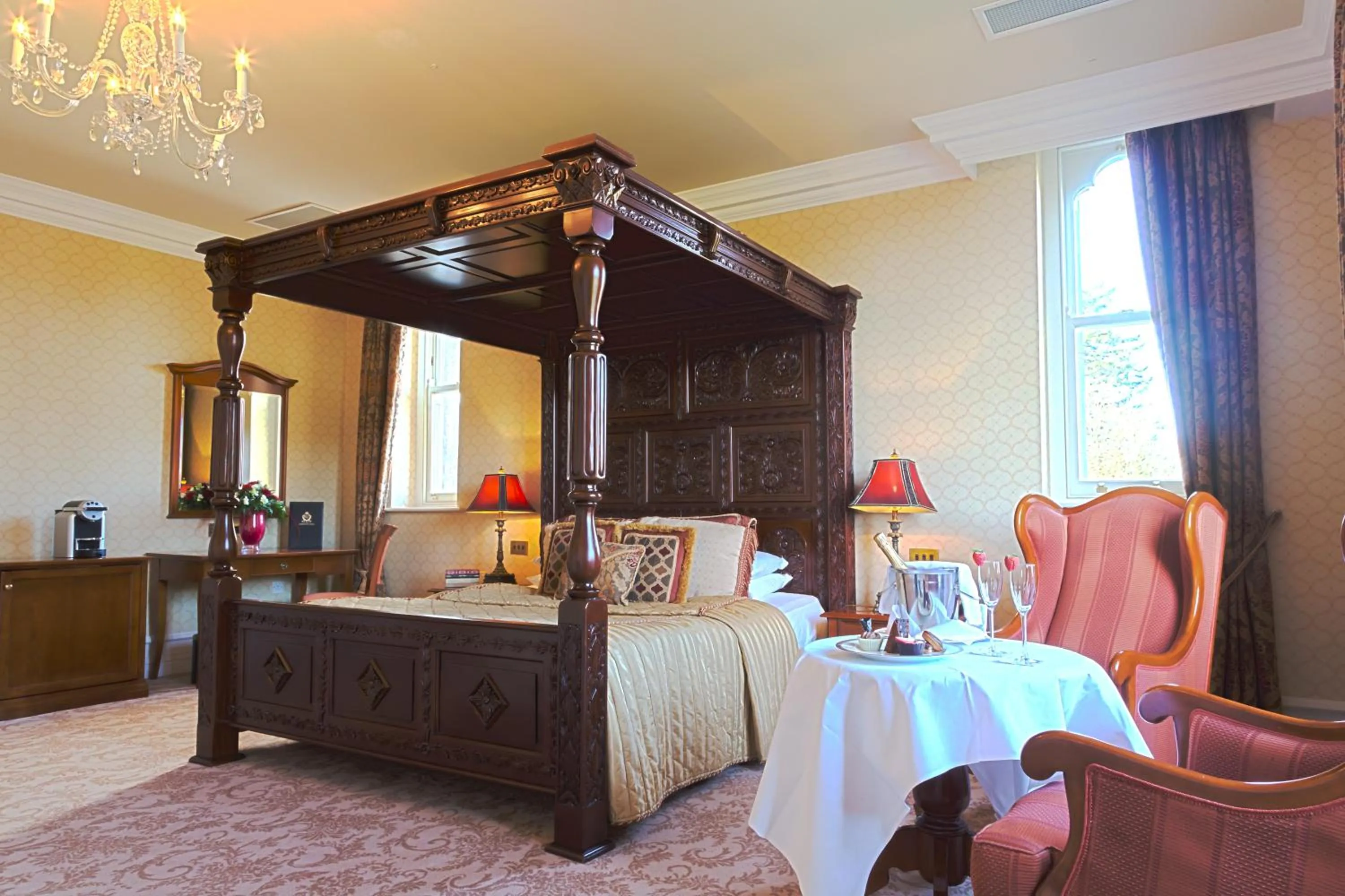 Bed in Kilronan Castle Hotel & Spa