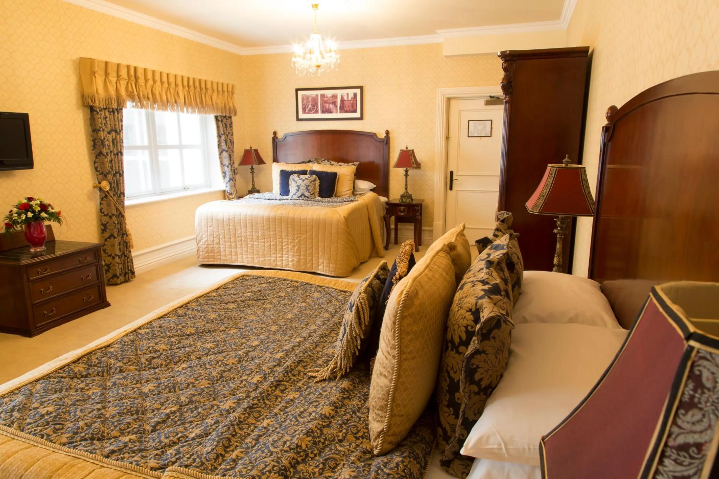 Bed in Kilronan Castle Hotel & Spa