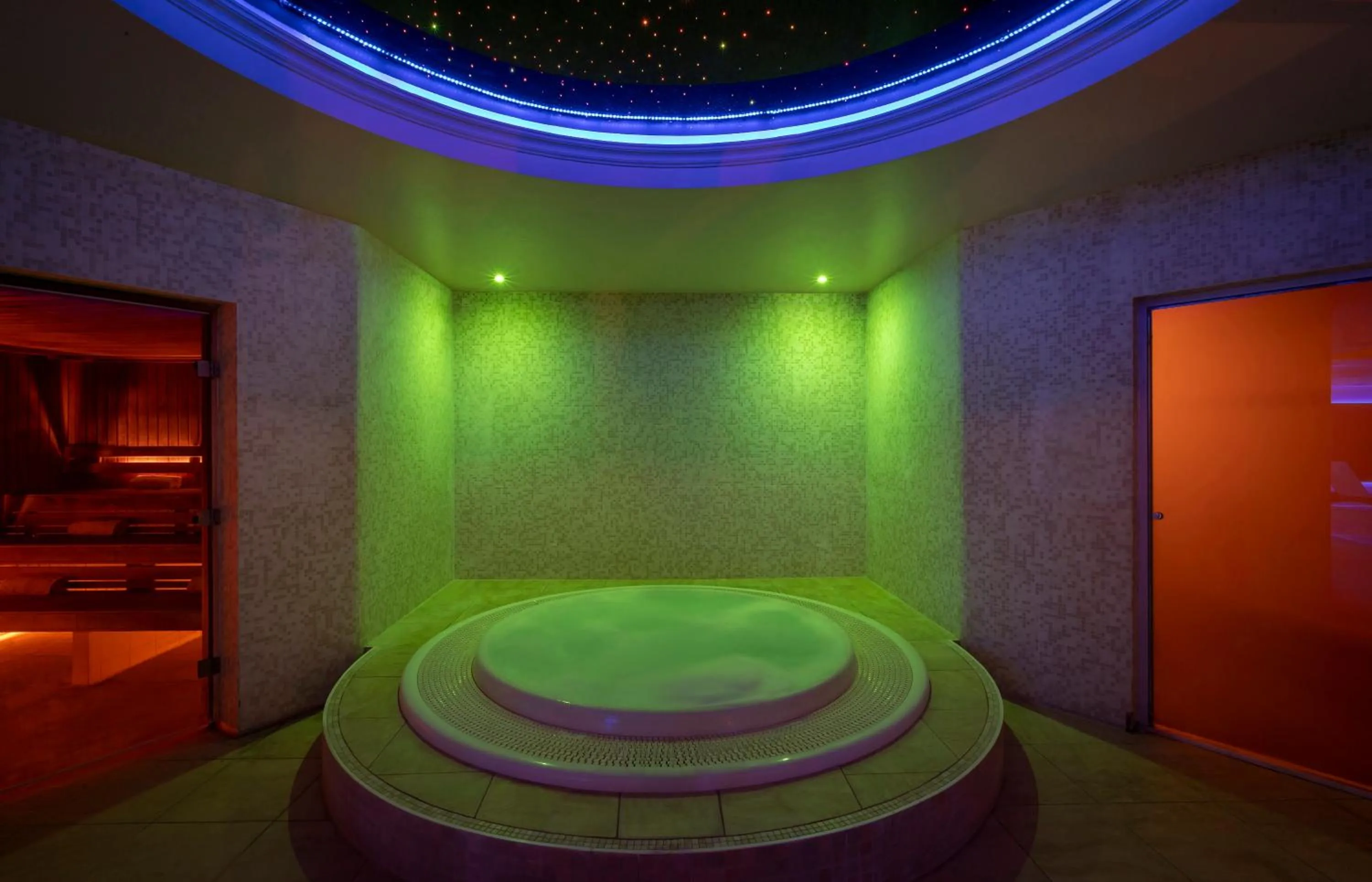 Swimming pool in Kilronan Castle Hotel & Spa