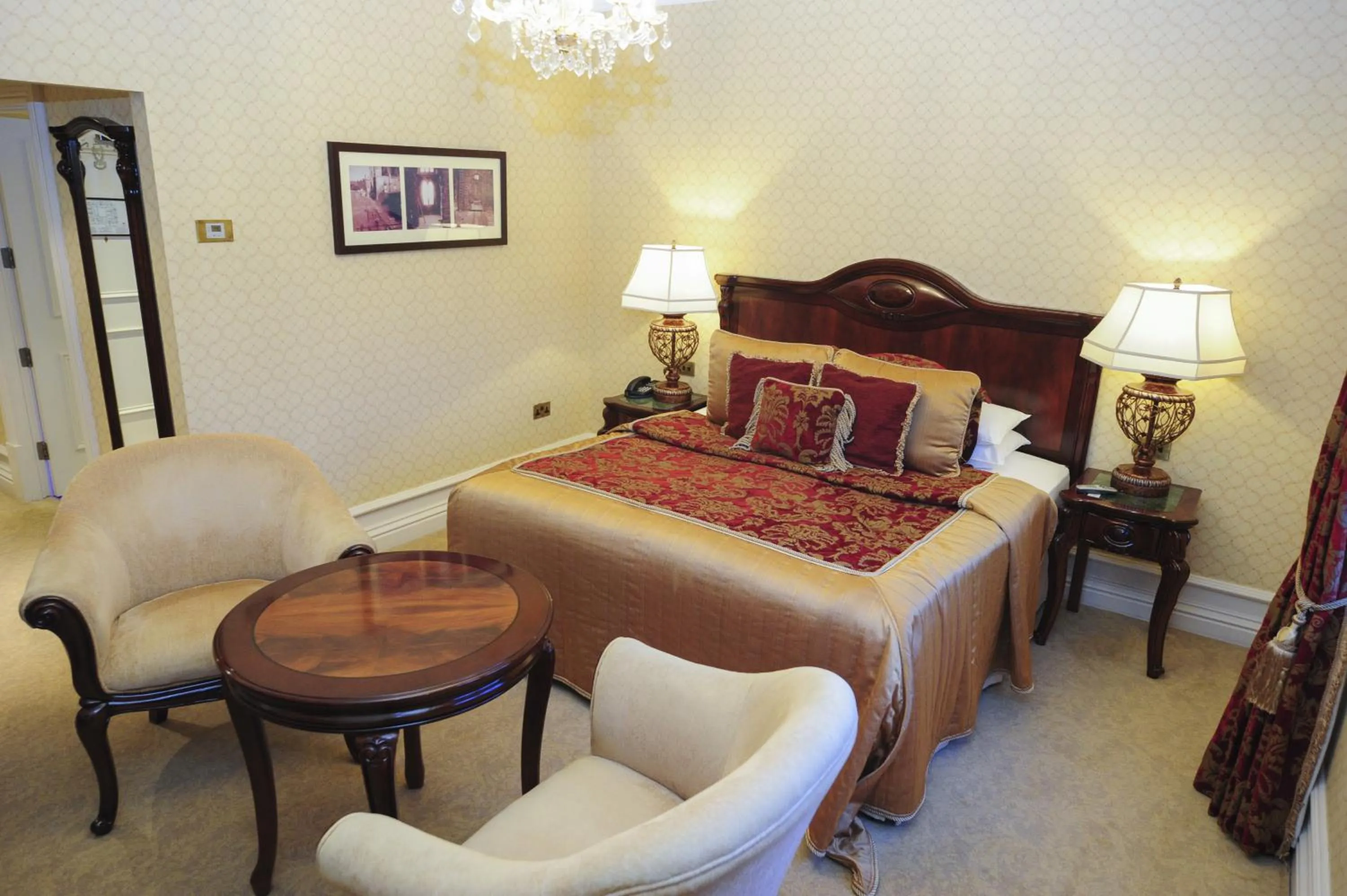 Photo of the whole room, Bed in Kilronan Castle Hotel & Spa