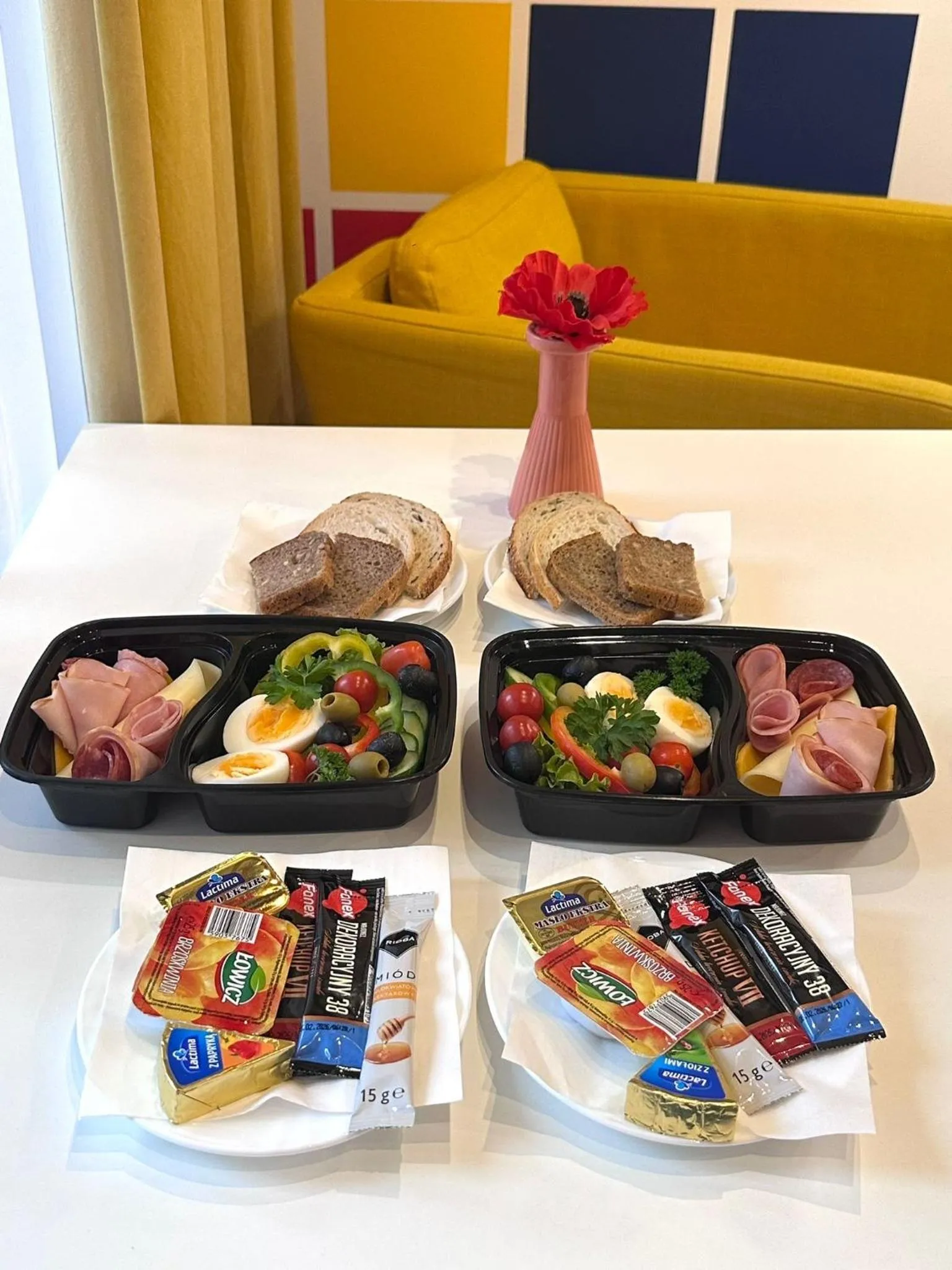 Food and drinks in Level Rooms