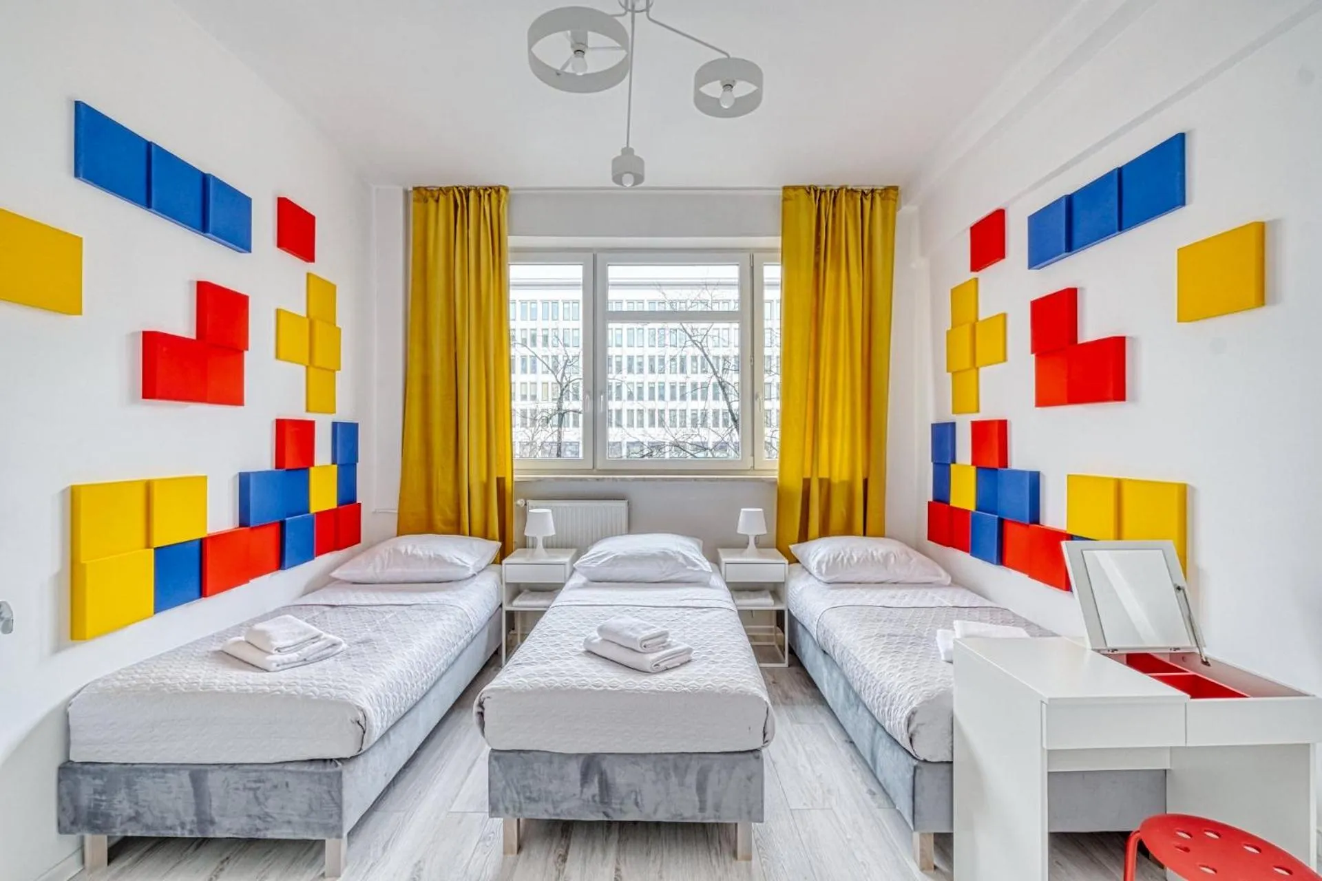 Photo of the whole room, Bed in Level Rooms