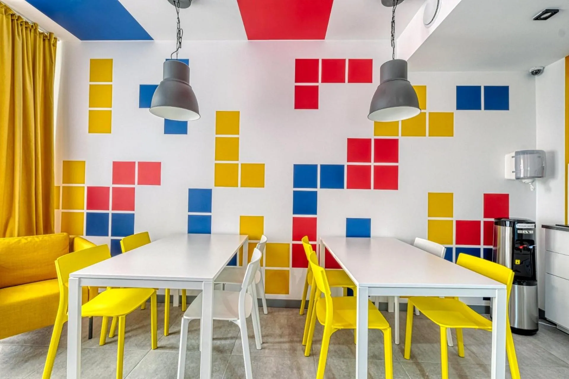 Communal kitchen in Level Rooms