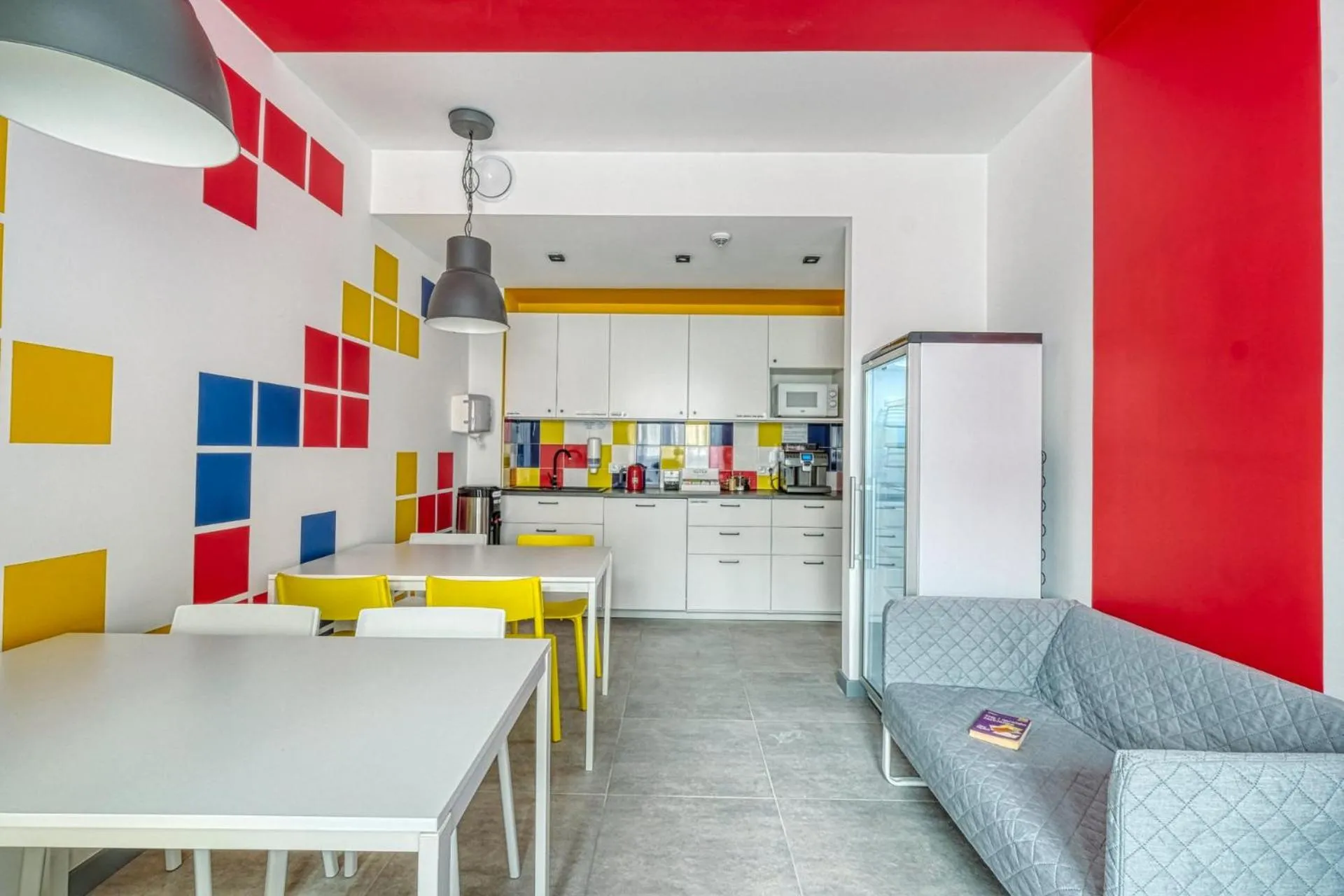 Communal kitchen in Level Rooms