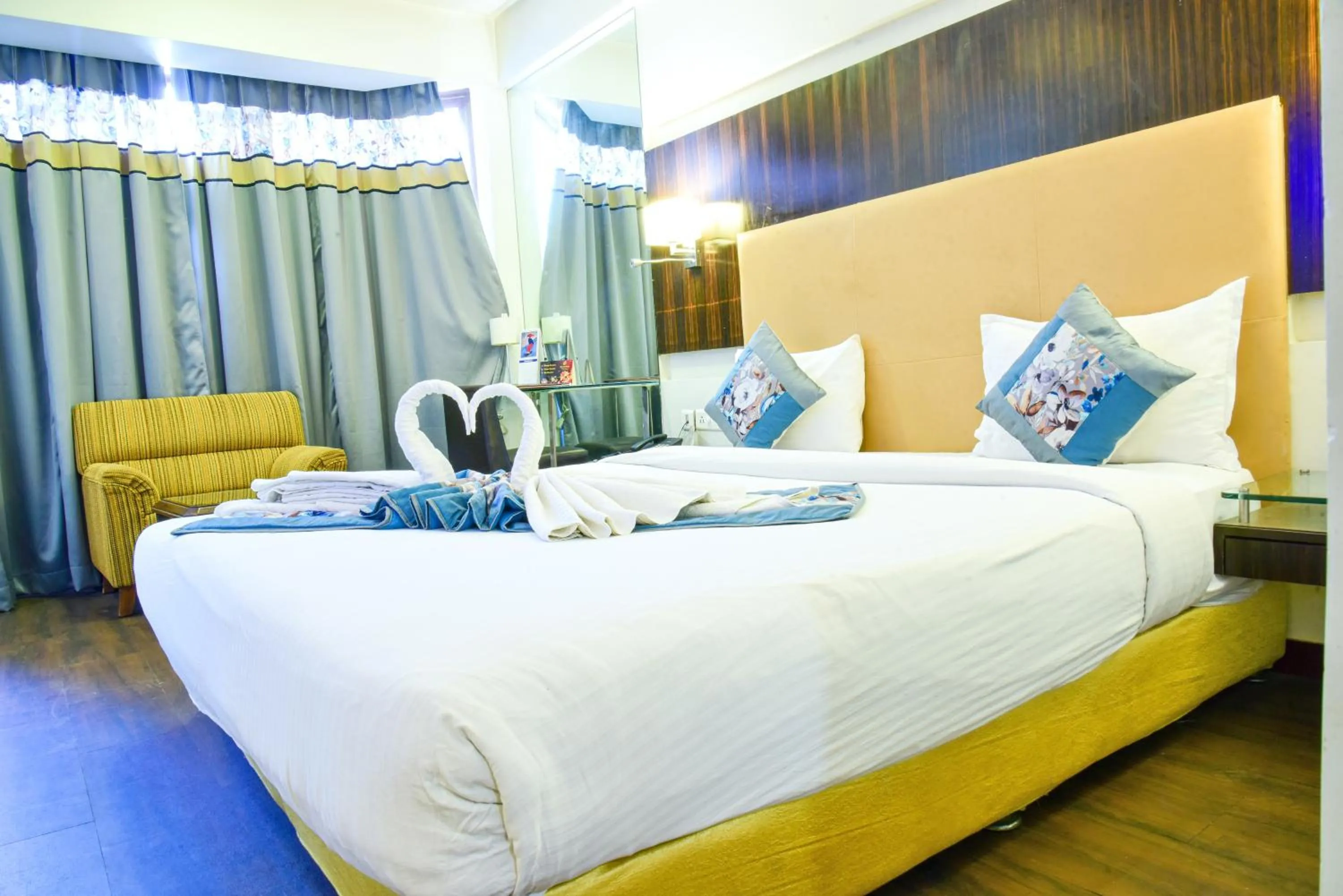 Bed in Quality Inn Residency