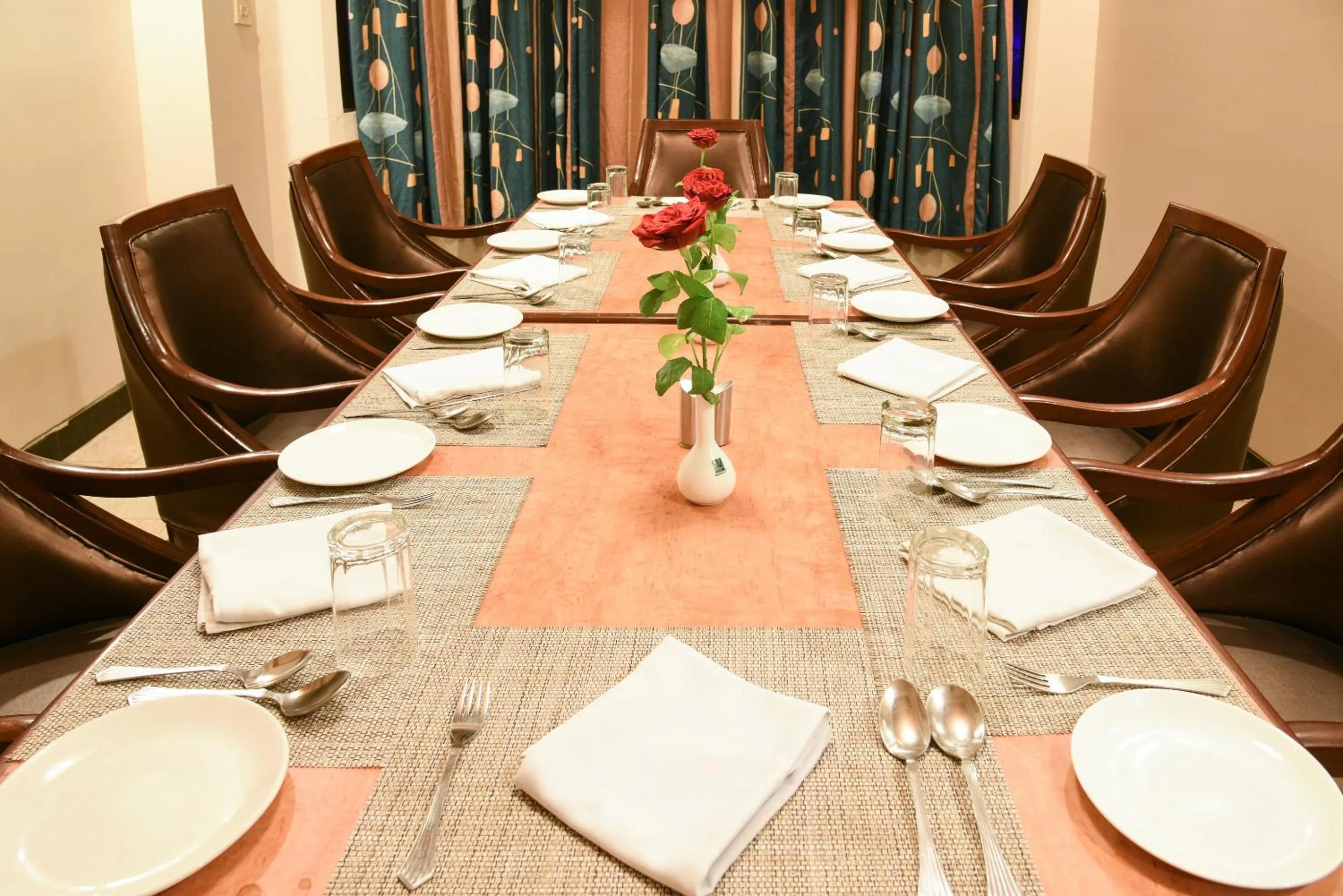 Restaurant/places to eat in Quality Inn Residency