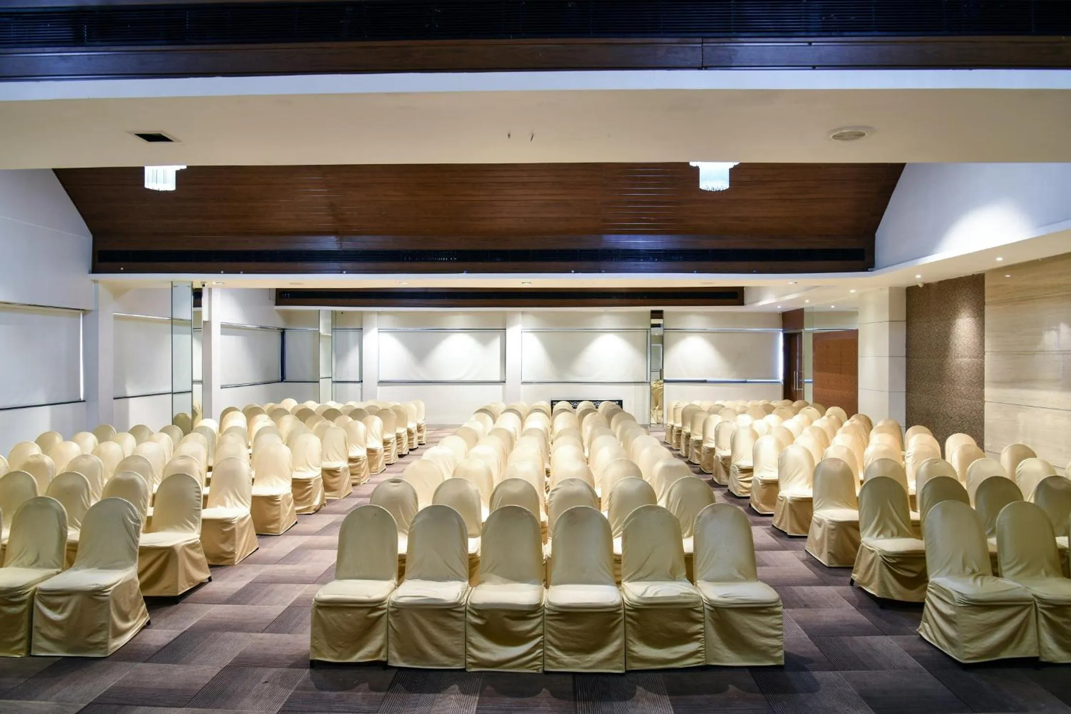 Banquet/Function facilities in Quality Inn Residency