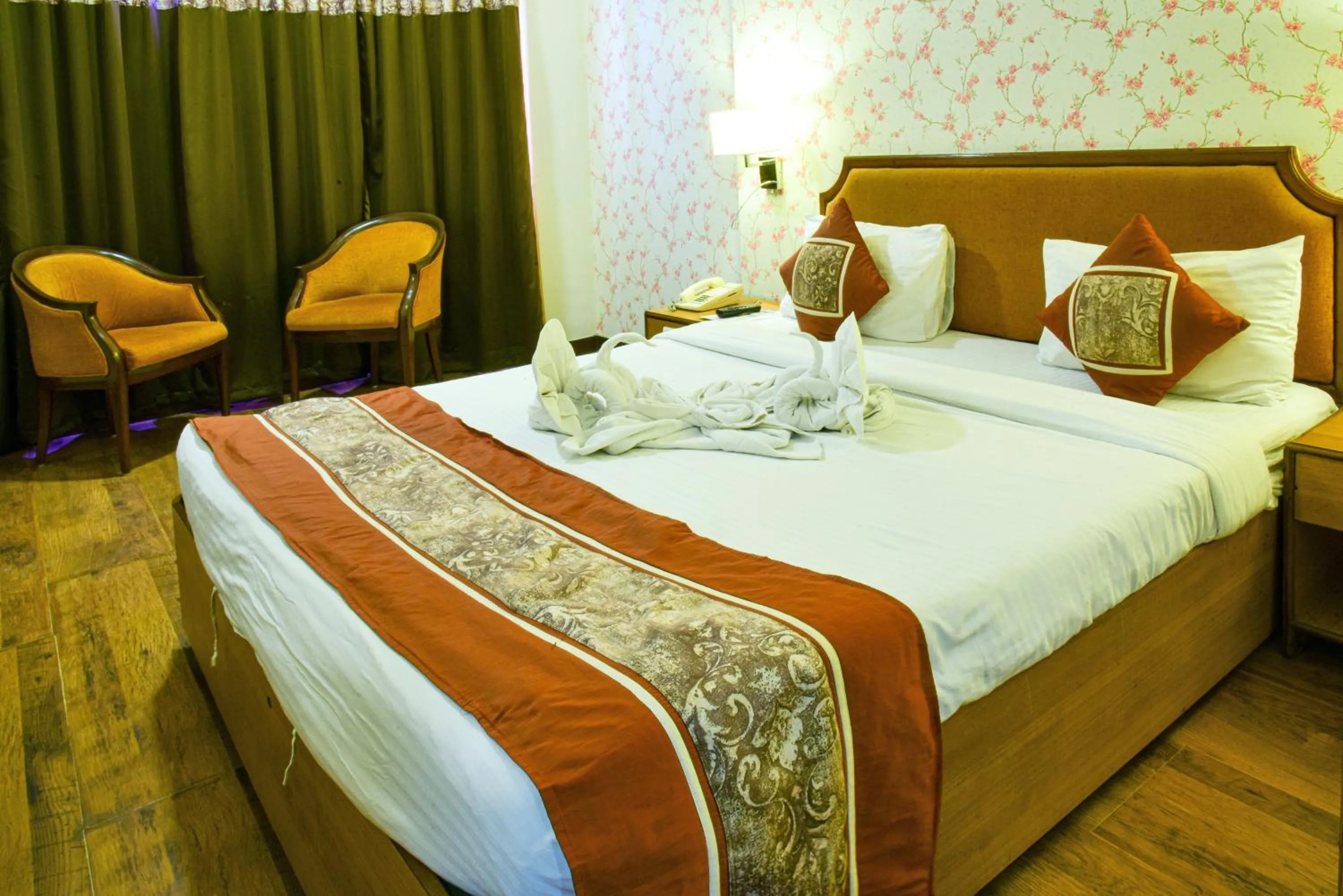 Bed in Quality Inn Residency