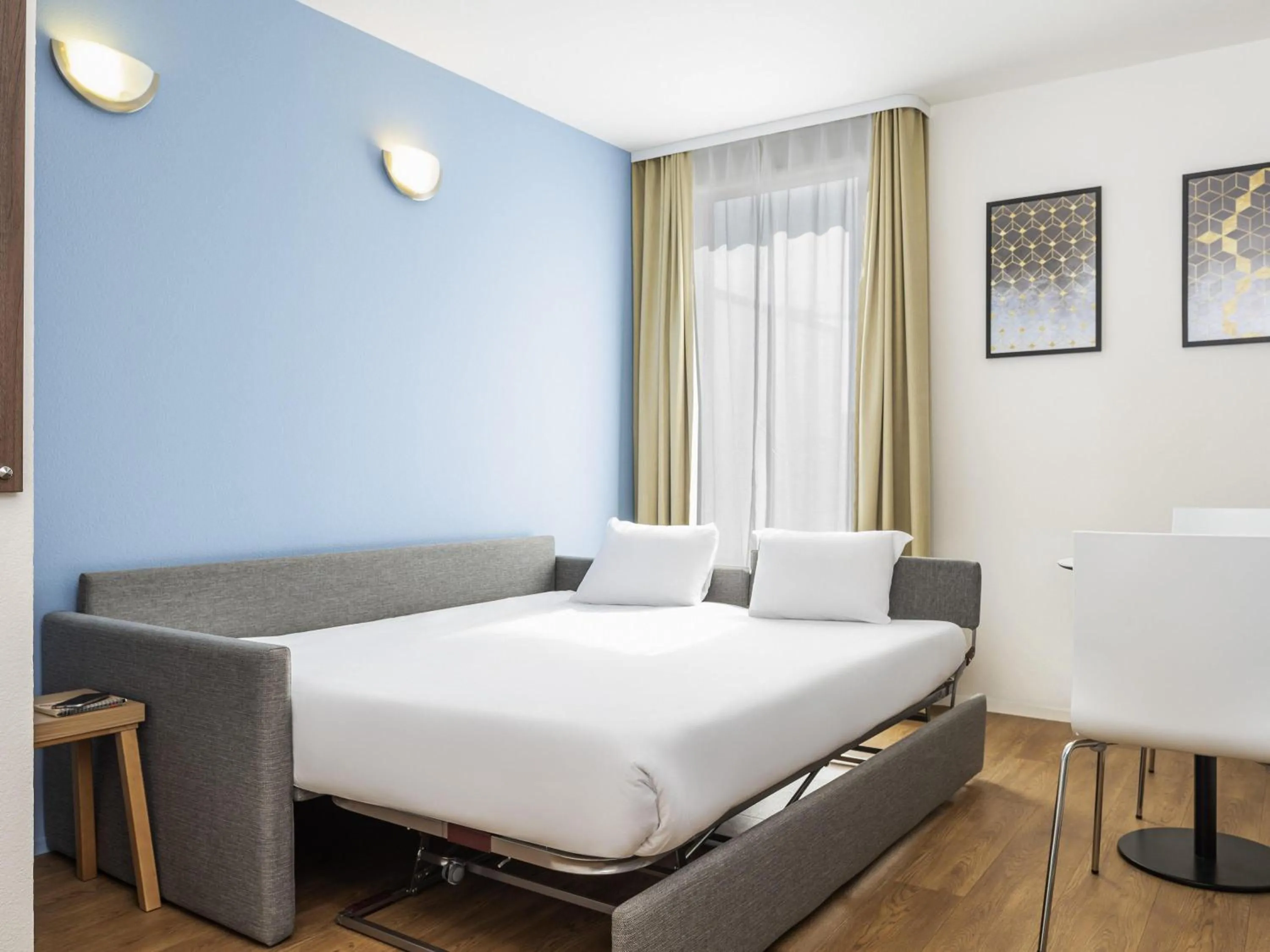 Property building, Bed in Aparthotel Adagio Access Paris Quai d'Ivry