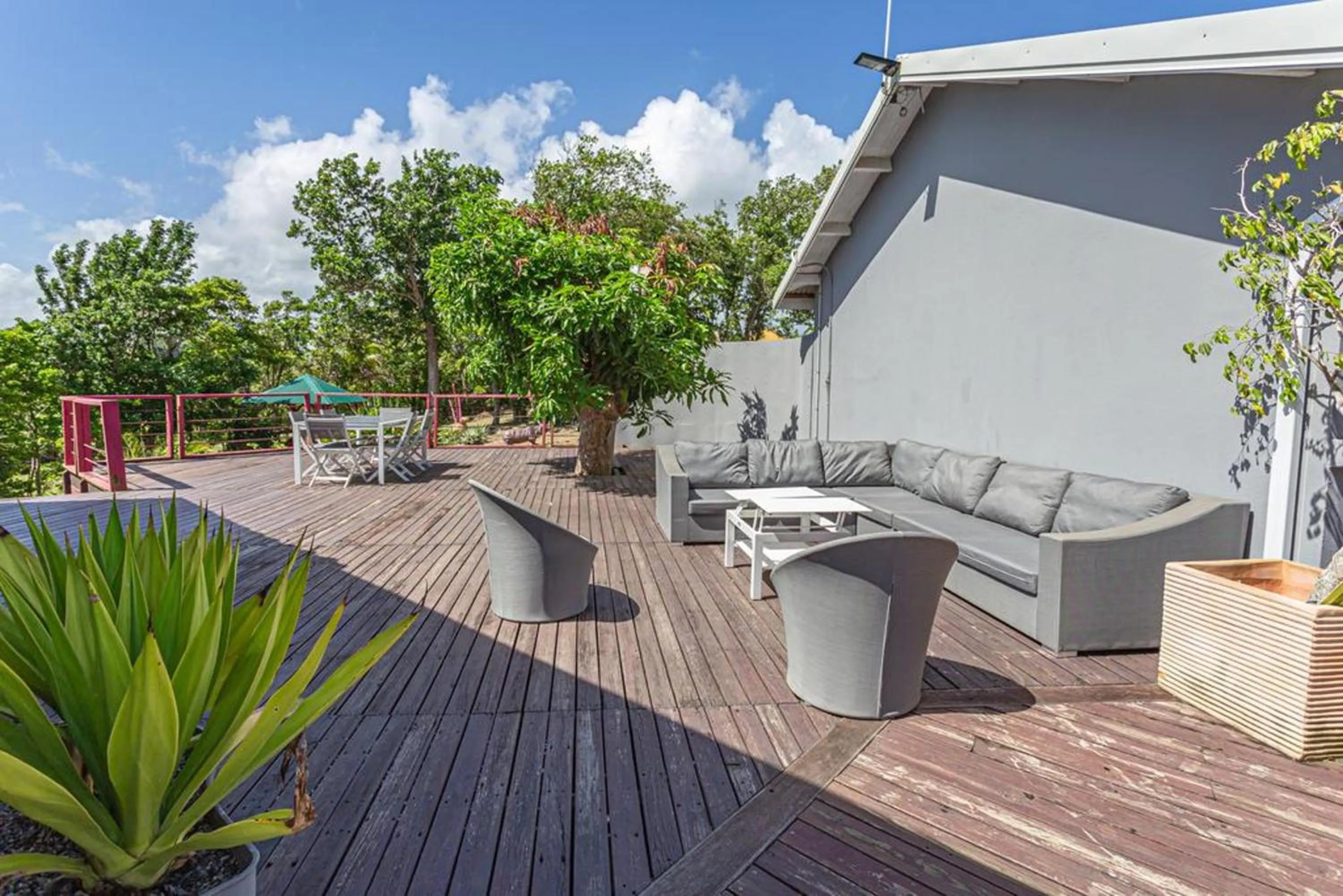 Balcony/Terrace in Villa élégante à Sainte-Rose avec piscine privée