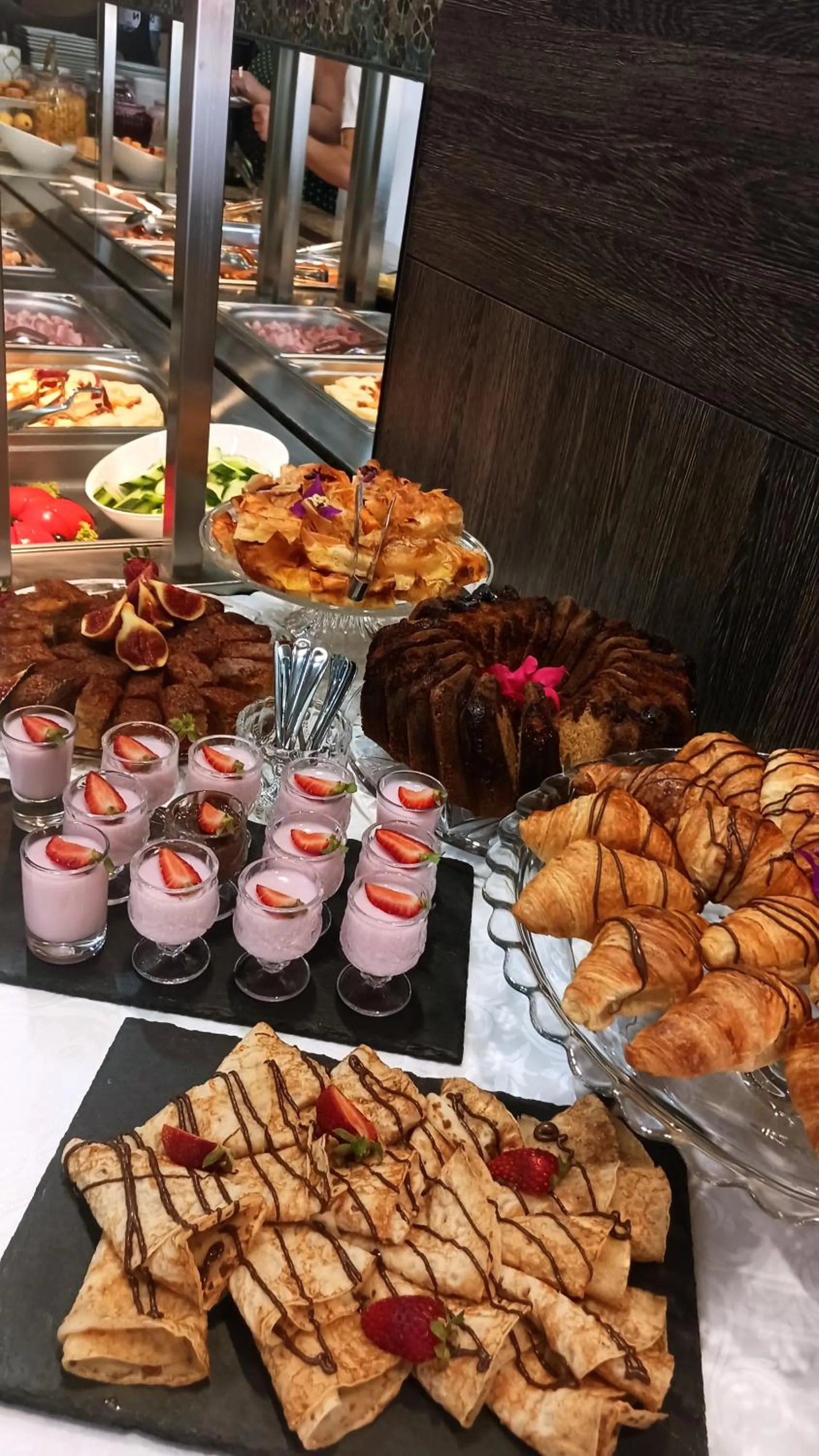 Breakfast in Central Plaza