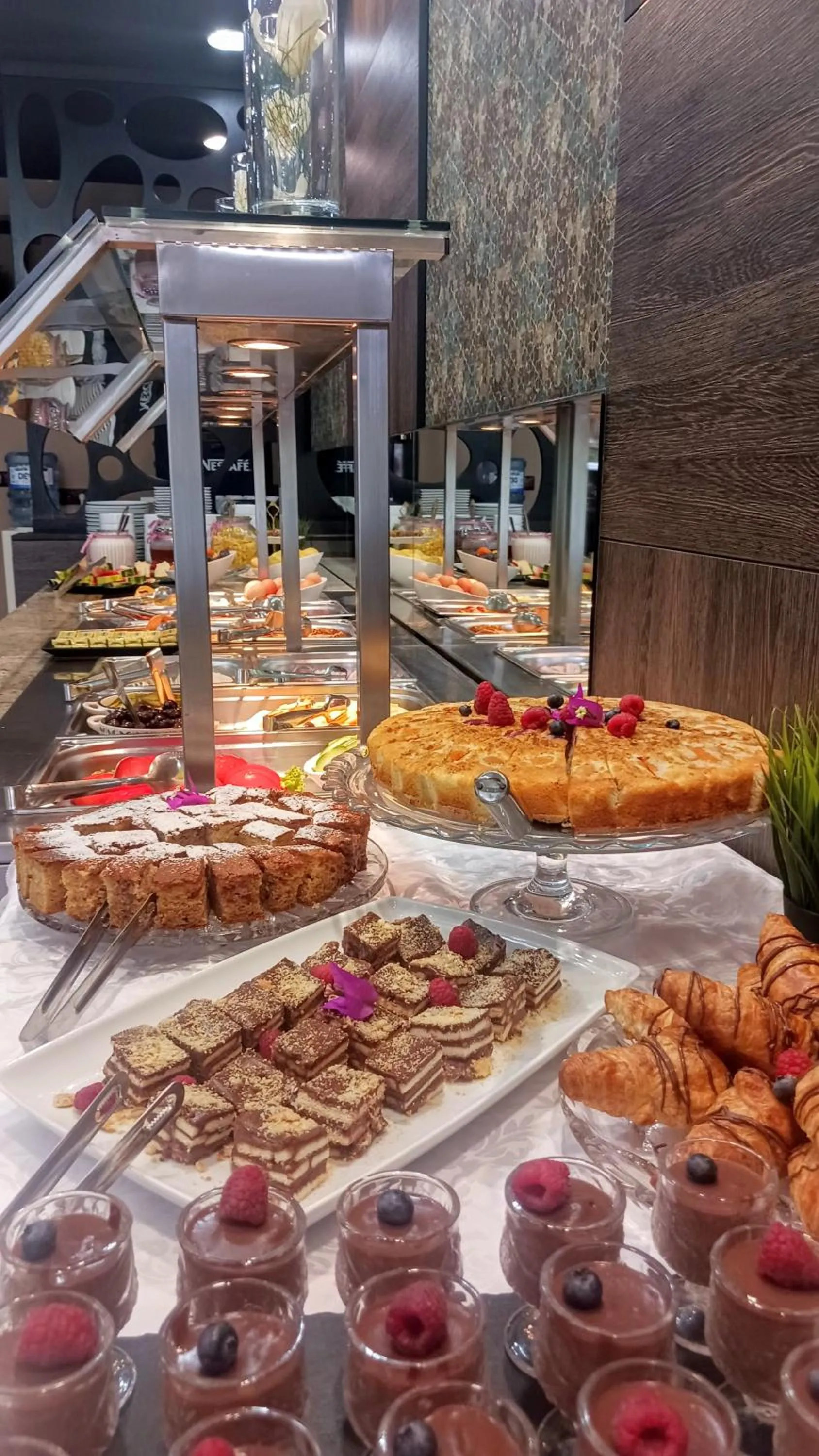 Breakfast in Central Plaza