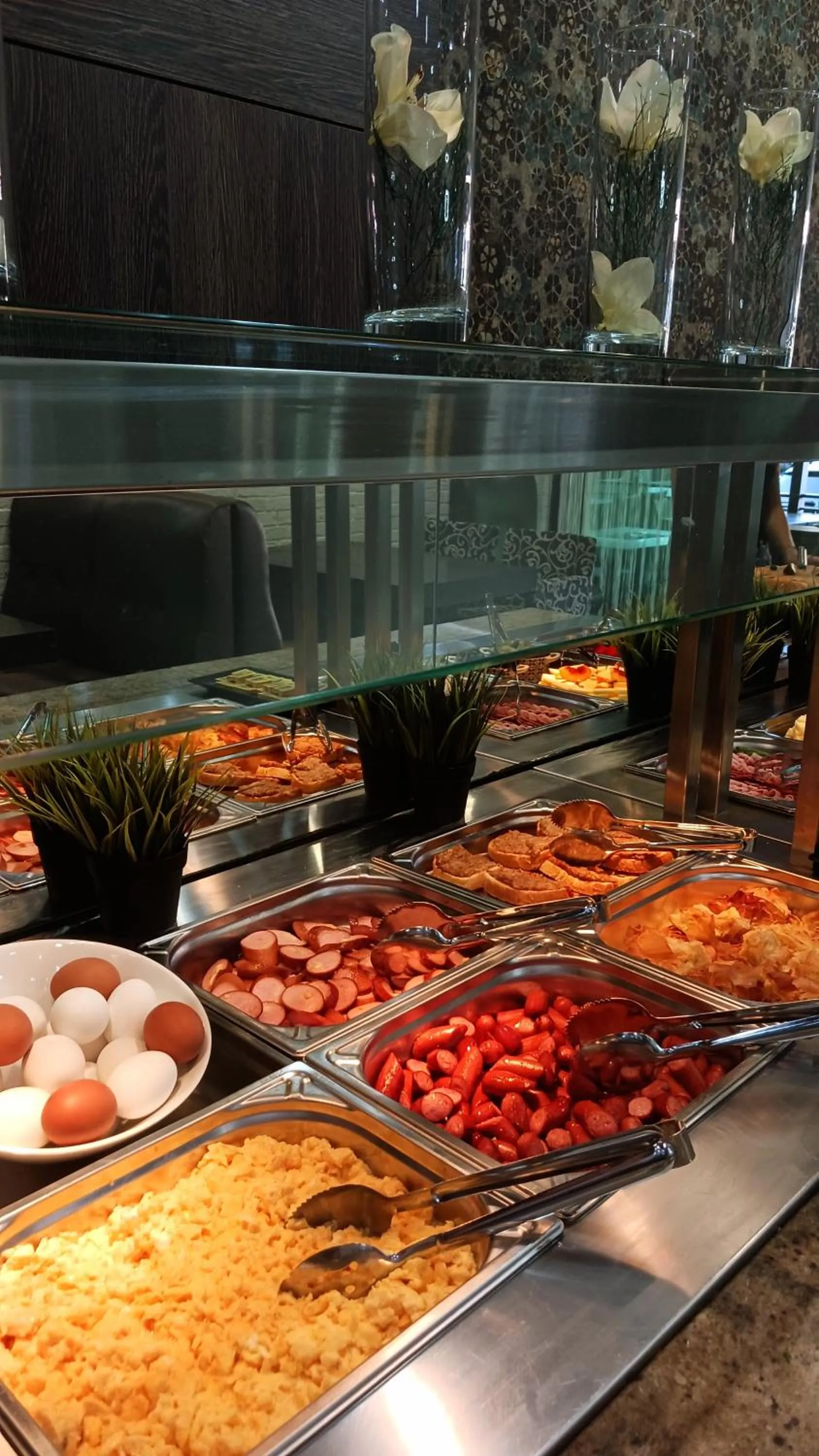 Breakfast in Central Plaza