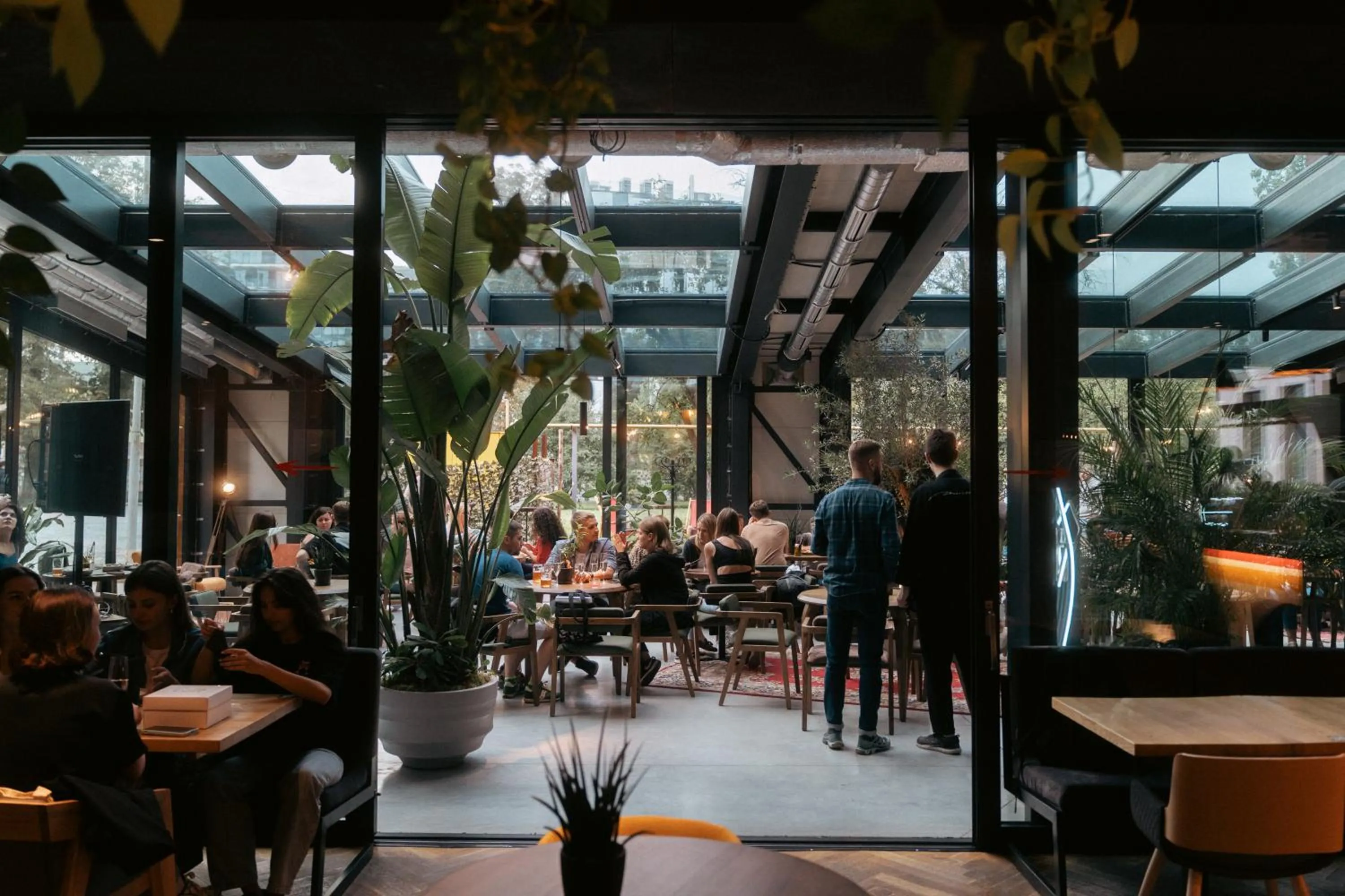 Restaurant/places to eat in !FEST Hotel