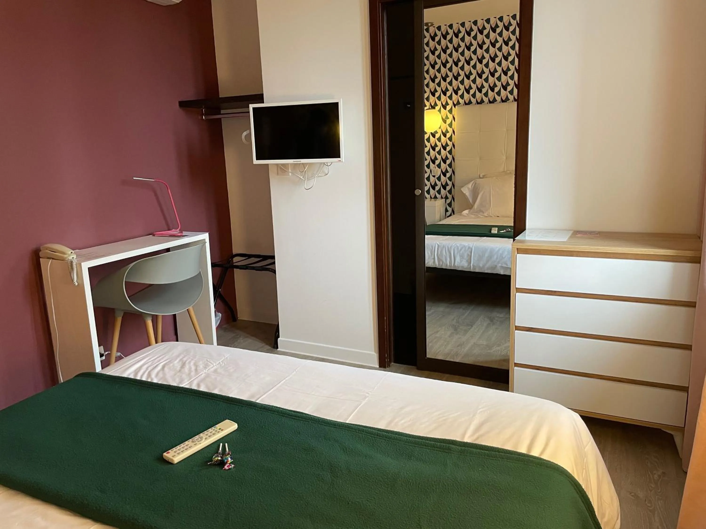 Photo of the whole room, Bed in Hôtel Mirano