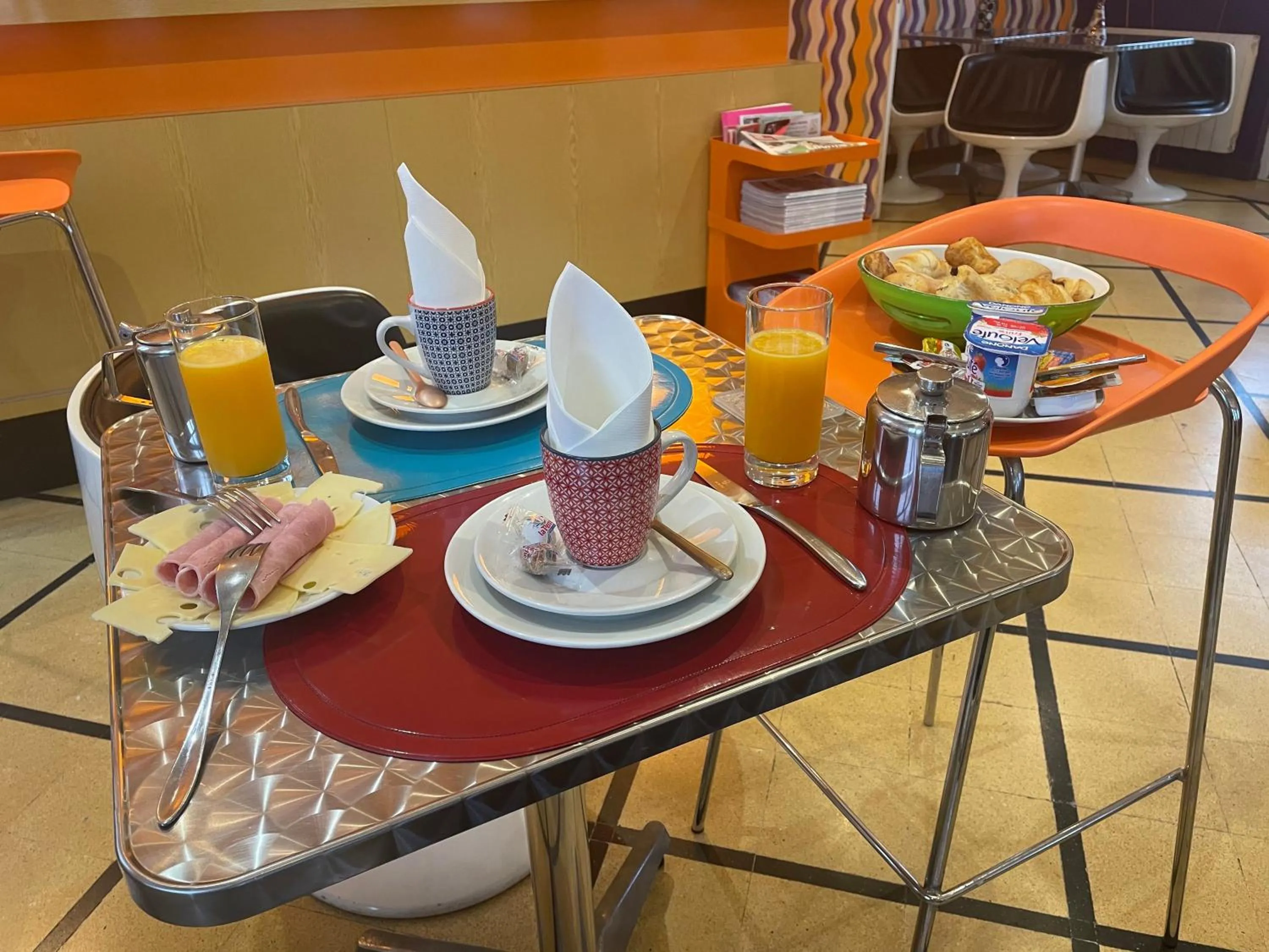 Breakfast in Hôtel Mirano