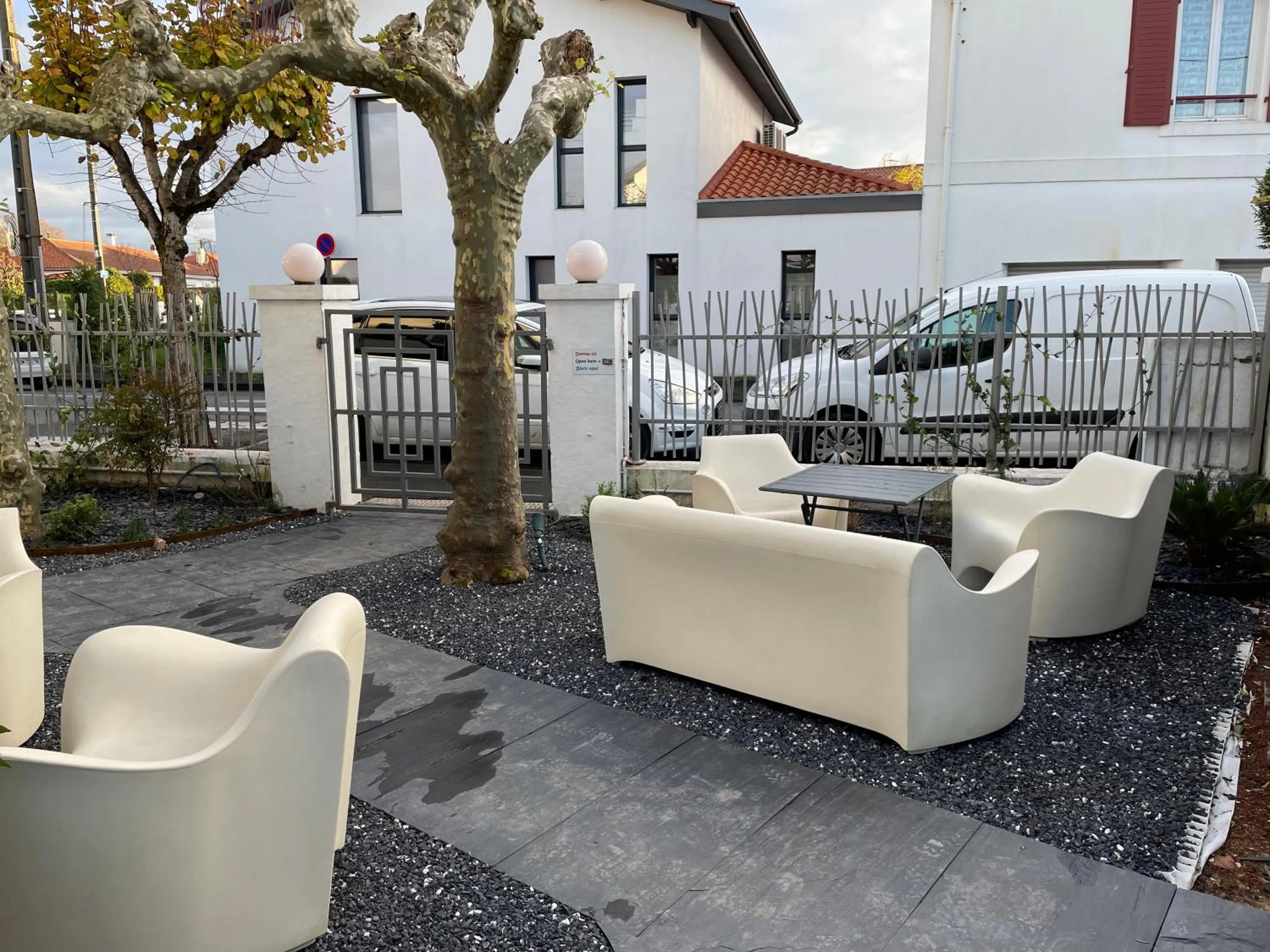 Patio in Hôtel Mirano