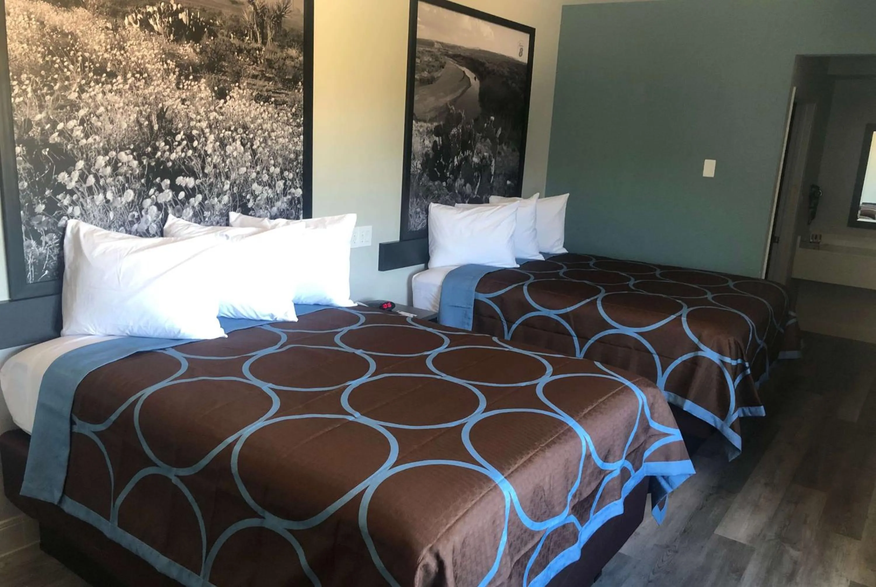 Photo of the whole room, Bed in Super 8 by Wyndham Spring/North Houston