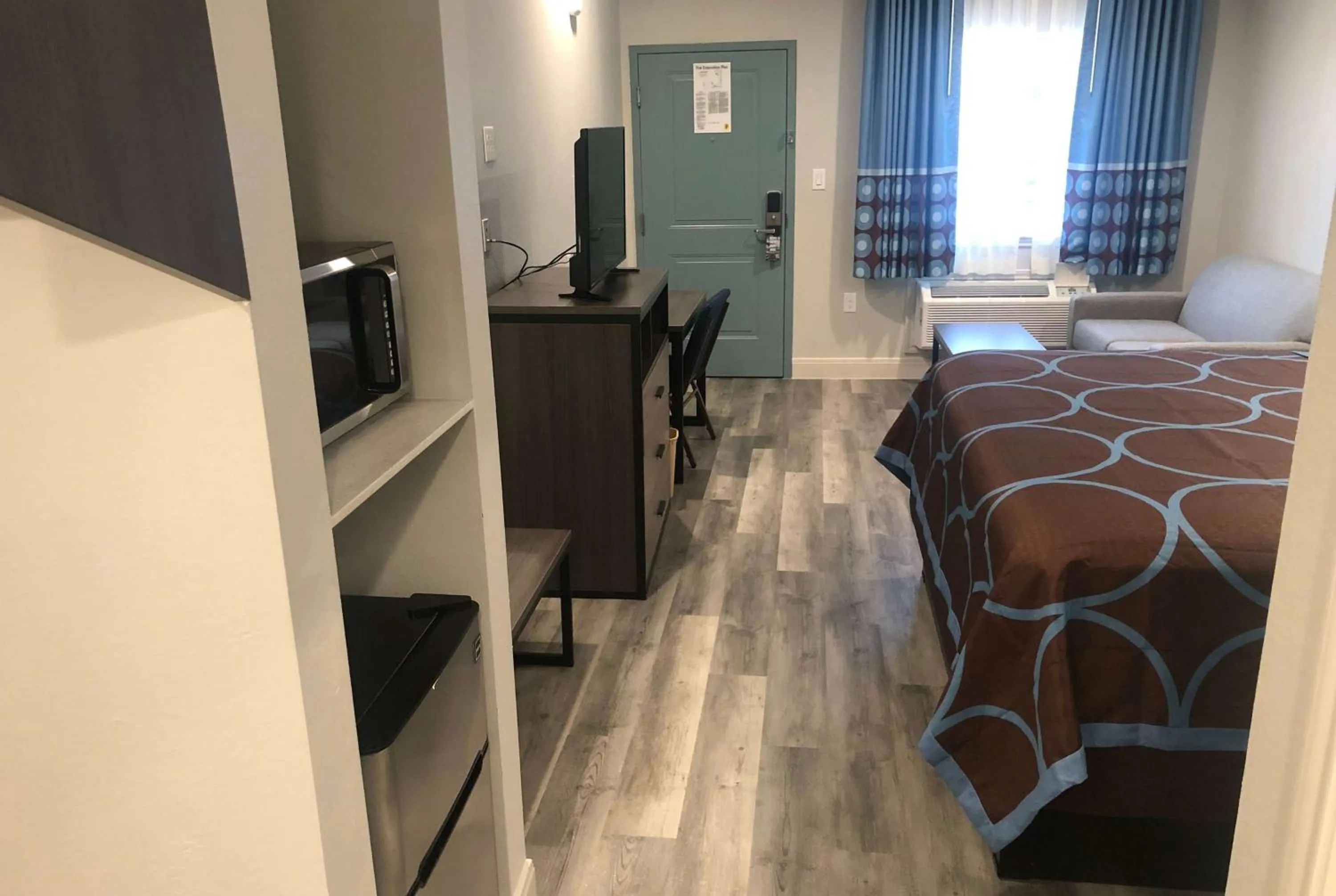 Photo of the whole room, Bed in Super 8 by Wyndham Spring/North Houston