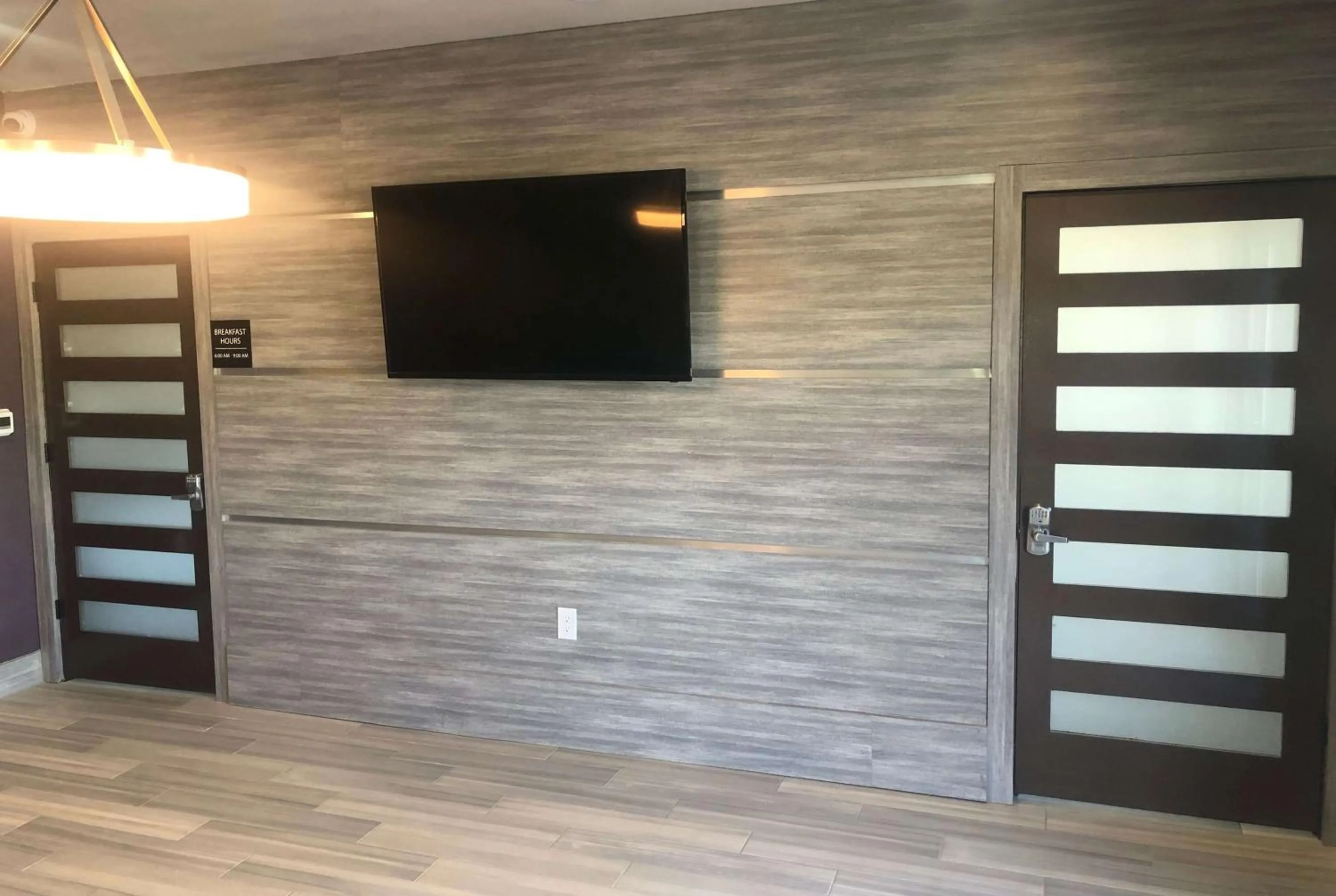 Restaurant/places to eat in Super 8 by Wyndham Spring/North Houston