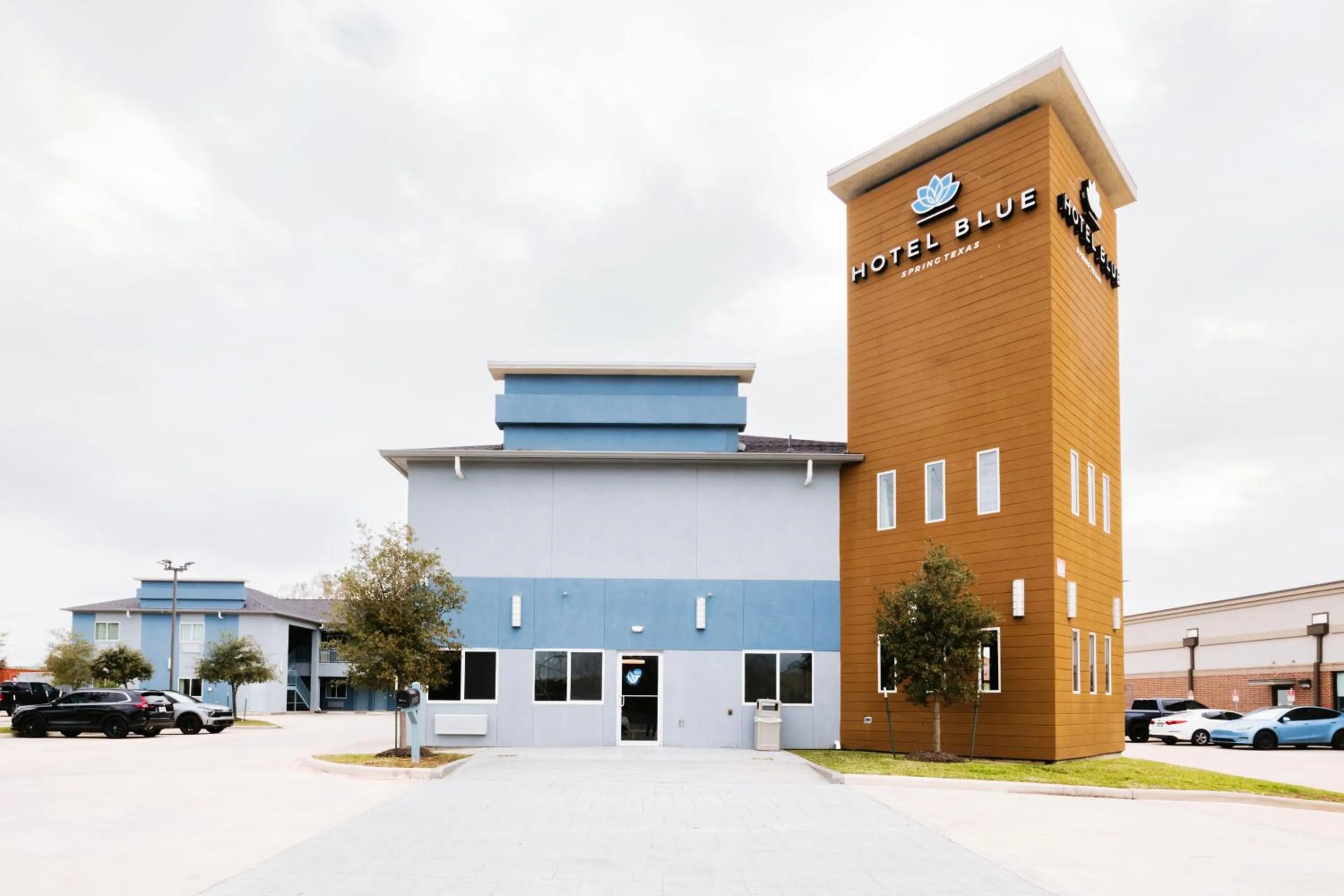 Property building in Super 8 by Wyndham Spring/North Houston