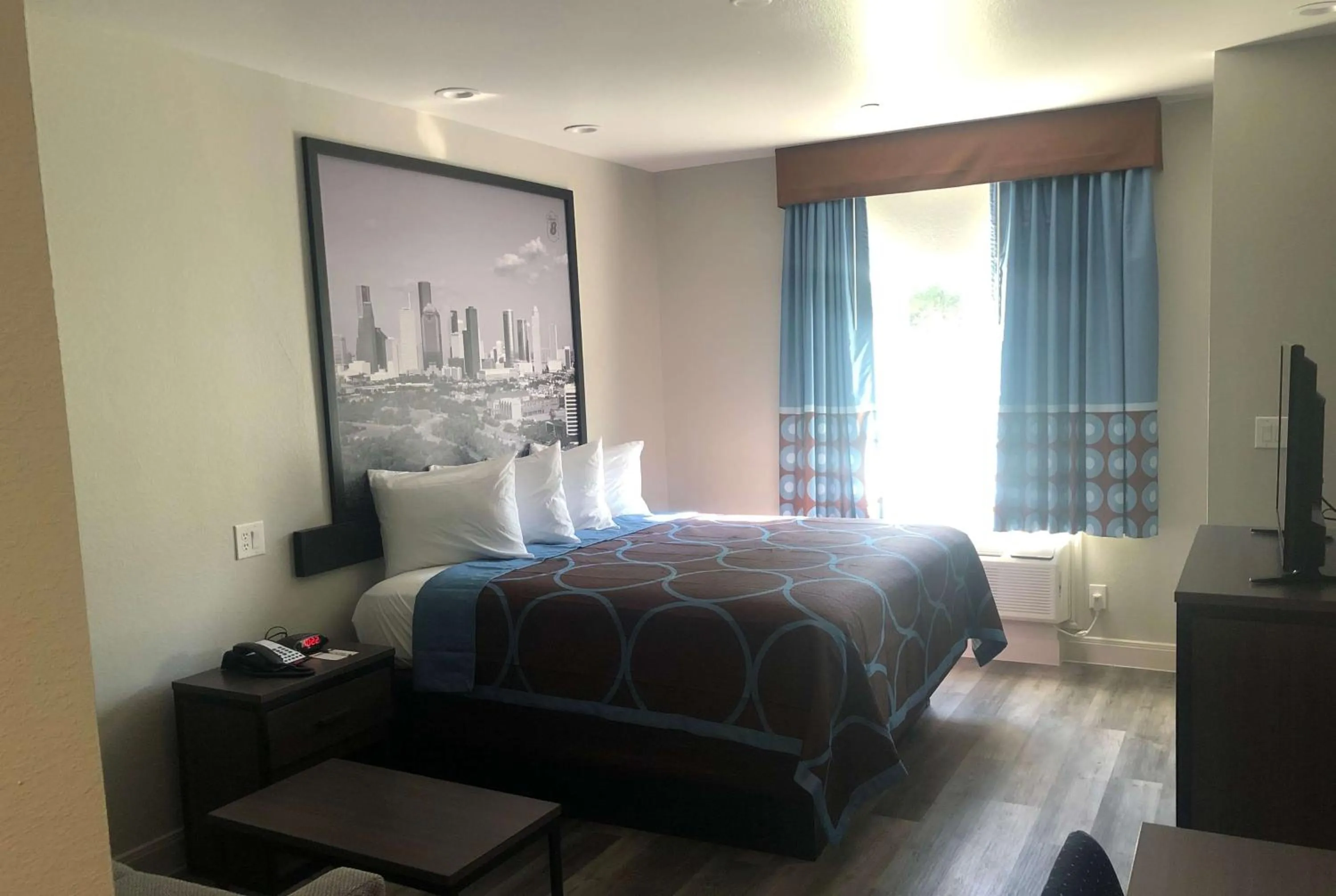 Photo of the whole room, Bed in Super 8 by Wyndham Spring/North Houston