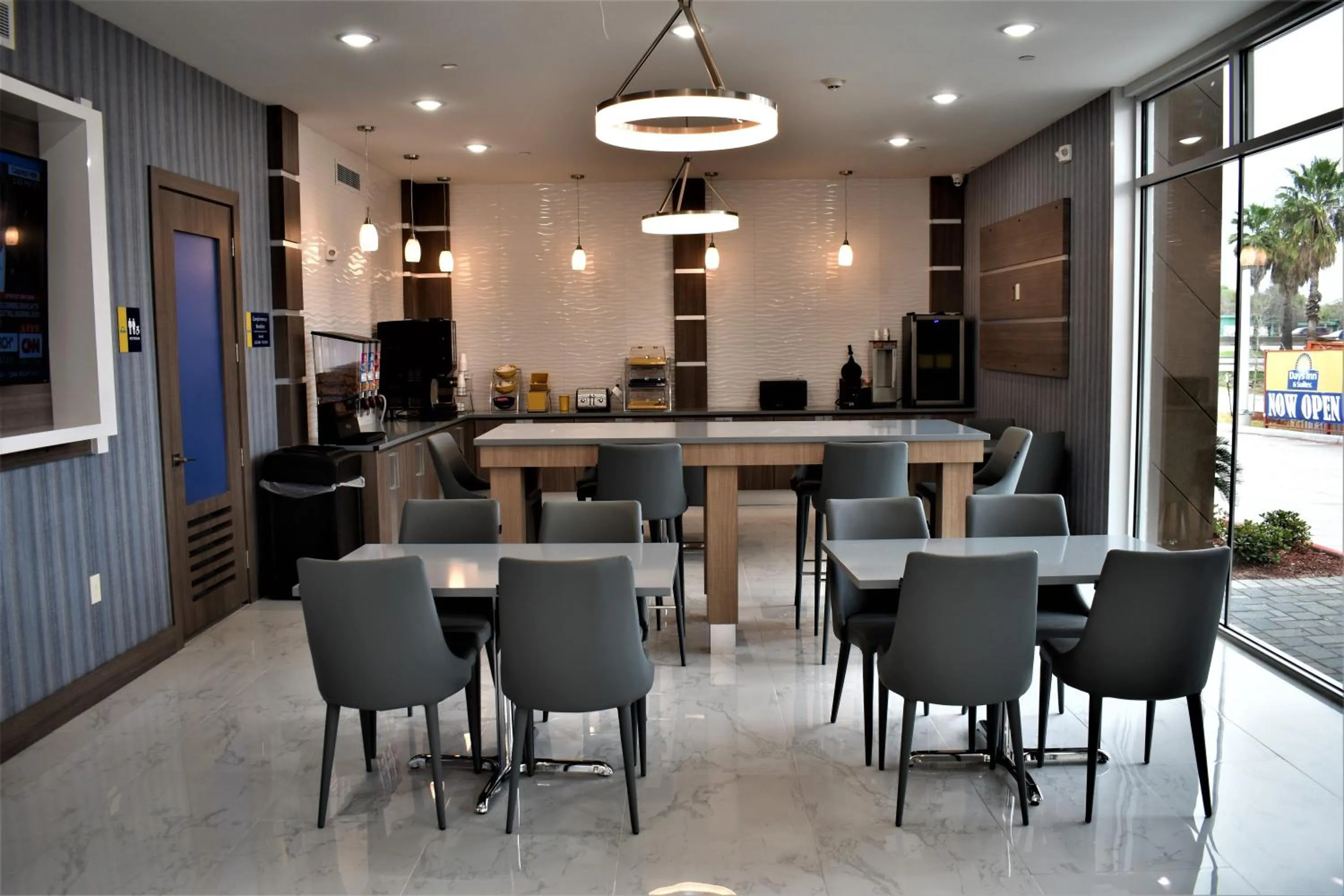 Restaurant/places to eat in Days Inn & Suites by Wyndham Downtown/University of Houston