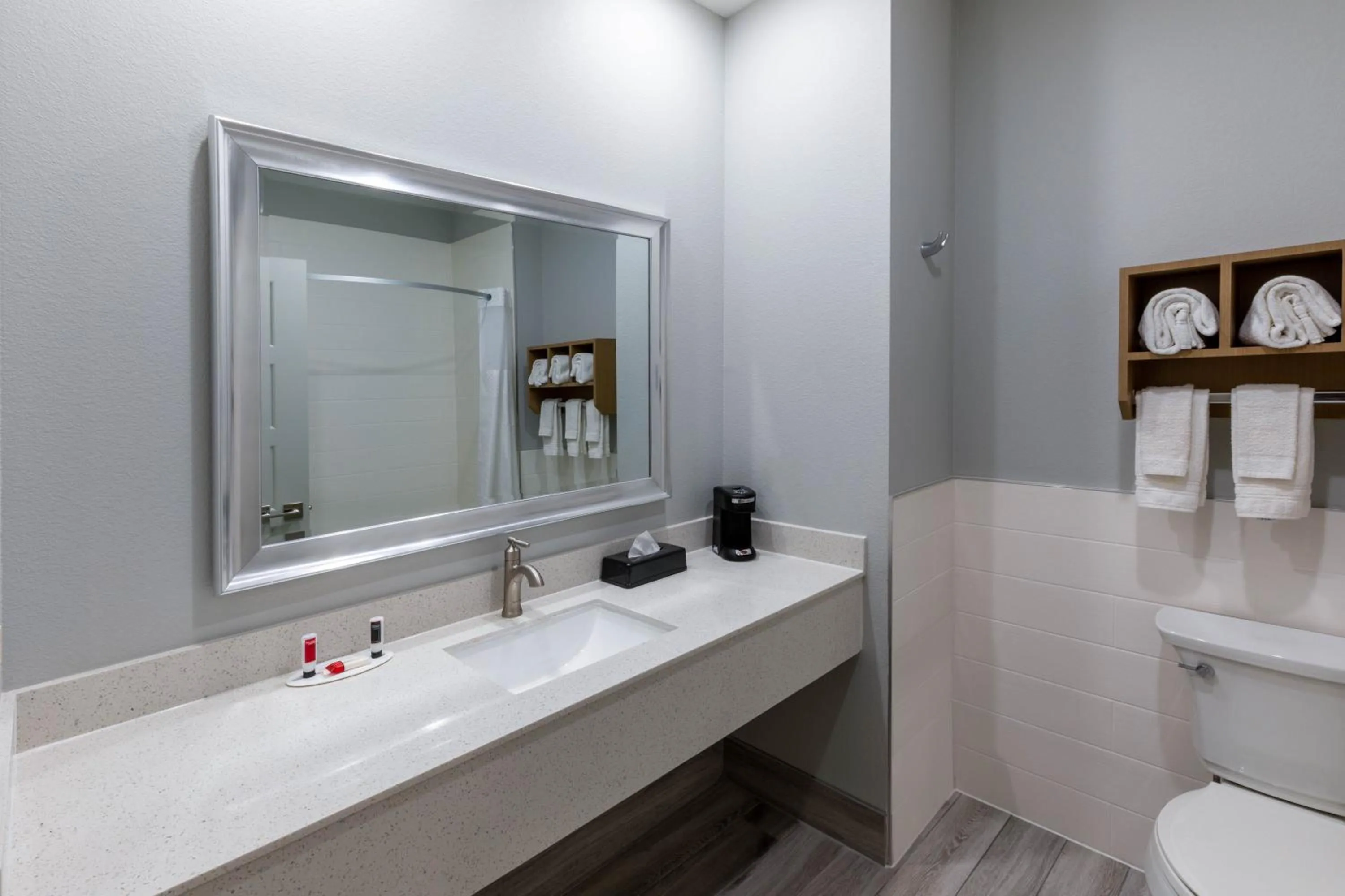 Bathroom in Days Inn & Suites by Wyndham Downtown/University of Houston
