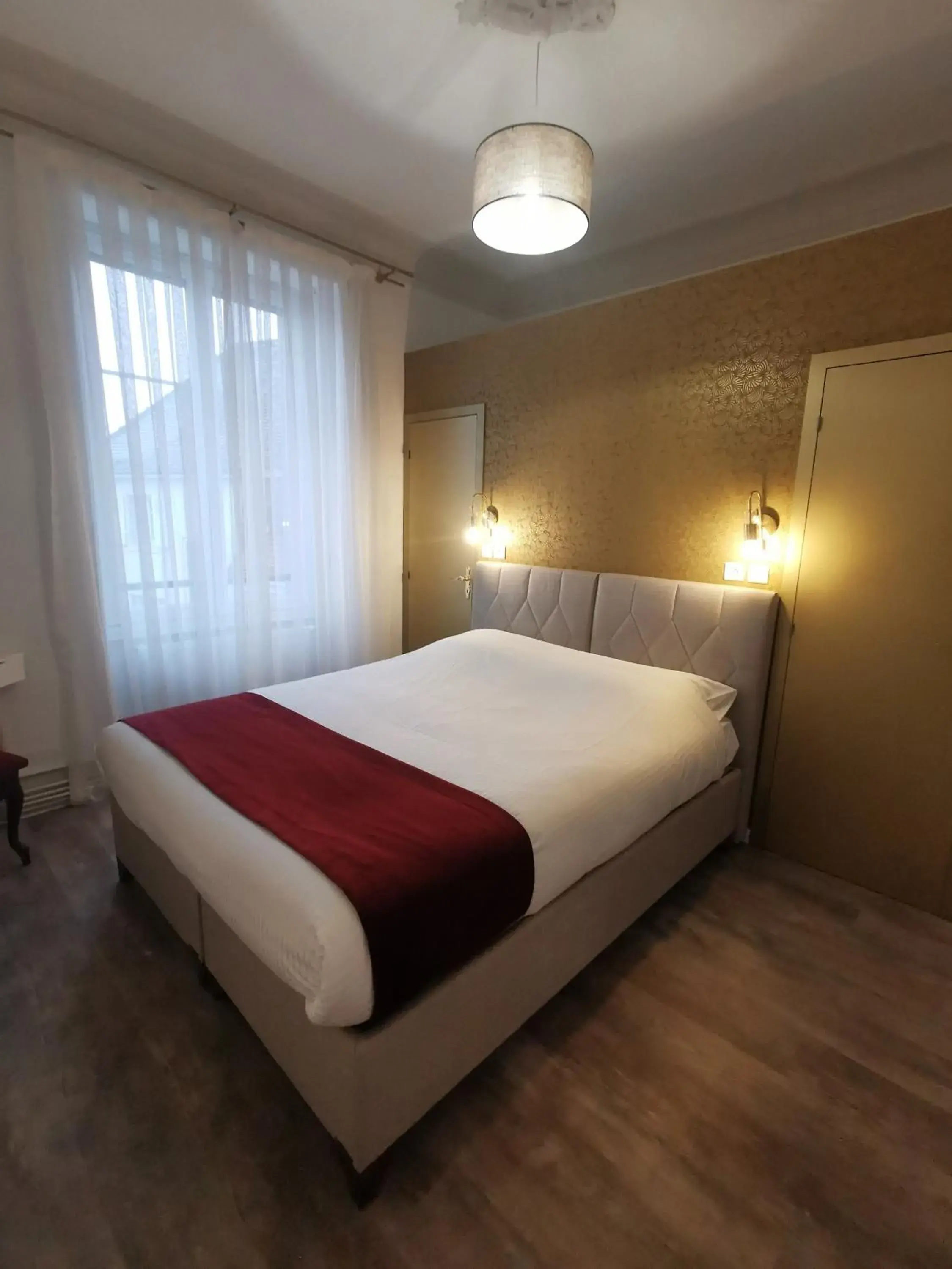 Deluxe Single Room Gold - single occupancy in Colmar Suites - Chez Axelle Deluxe Single Room Gold - single occupancy in Colmar Suites - Chez Axelle