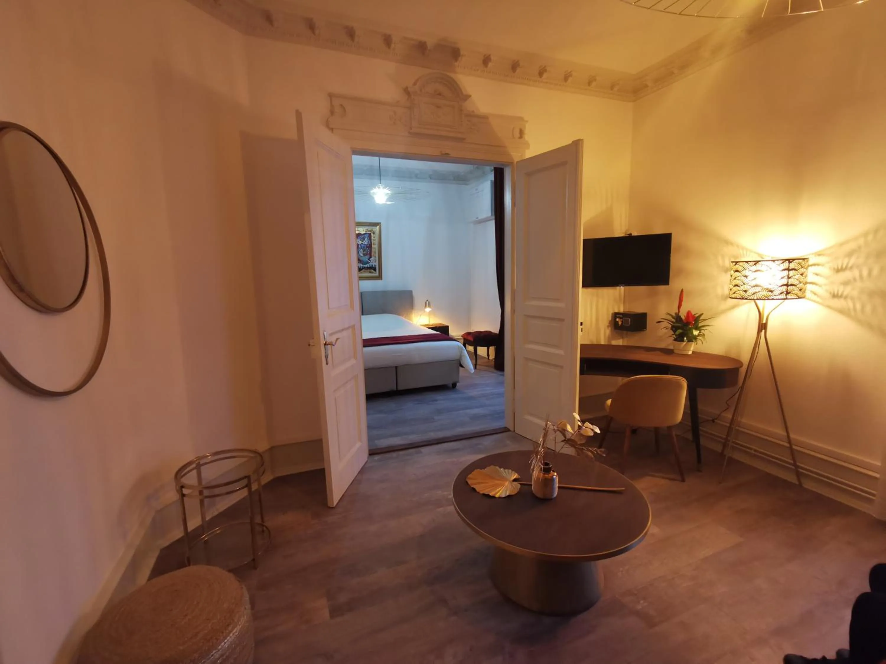 Living room, Bed in Colmar Suites - Résidence