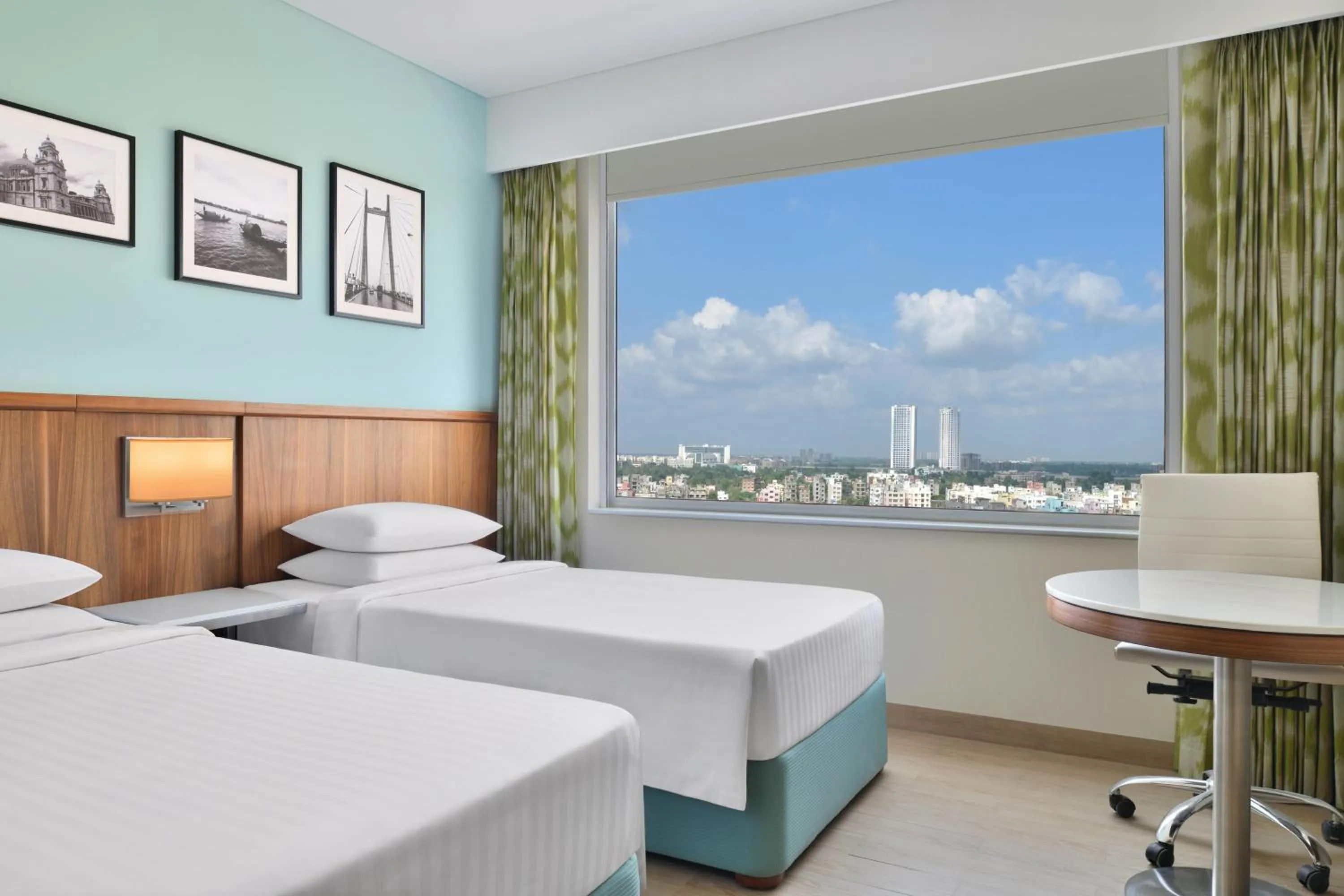 Photo of the whole room, Bed in Fairfield by Marriott Kolkata