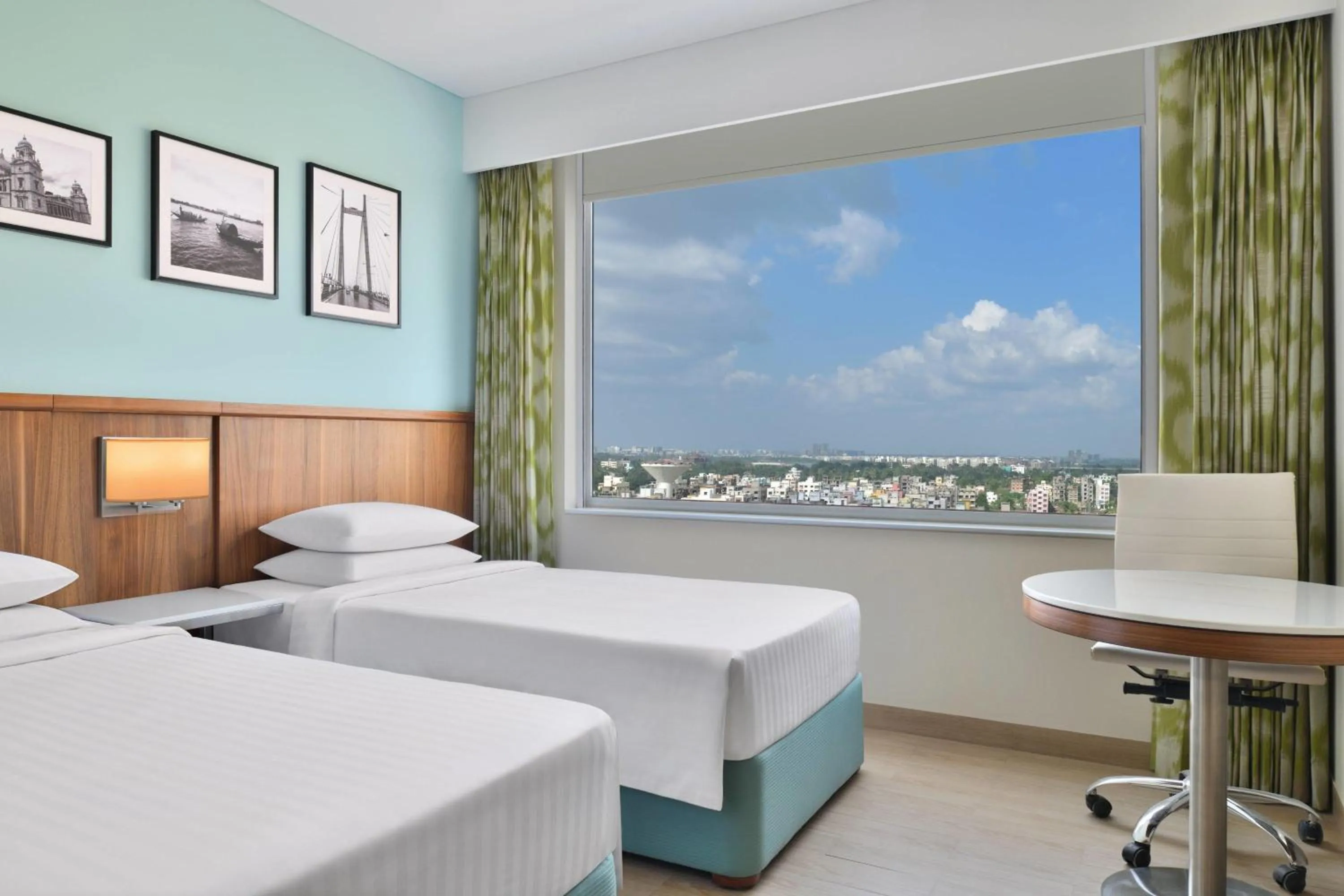 Photo of the whole room, Bed in Fairfield by Marriott Kolkata