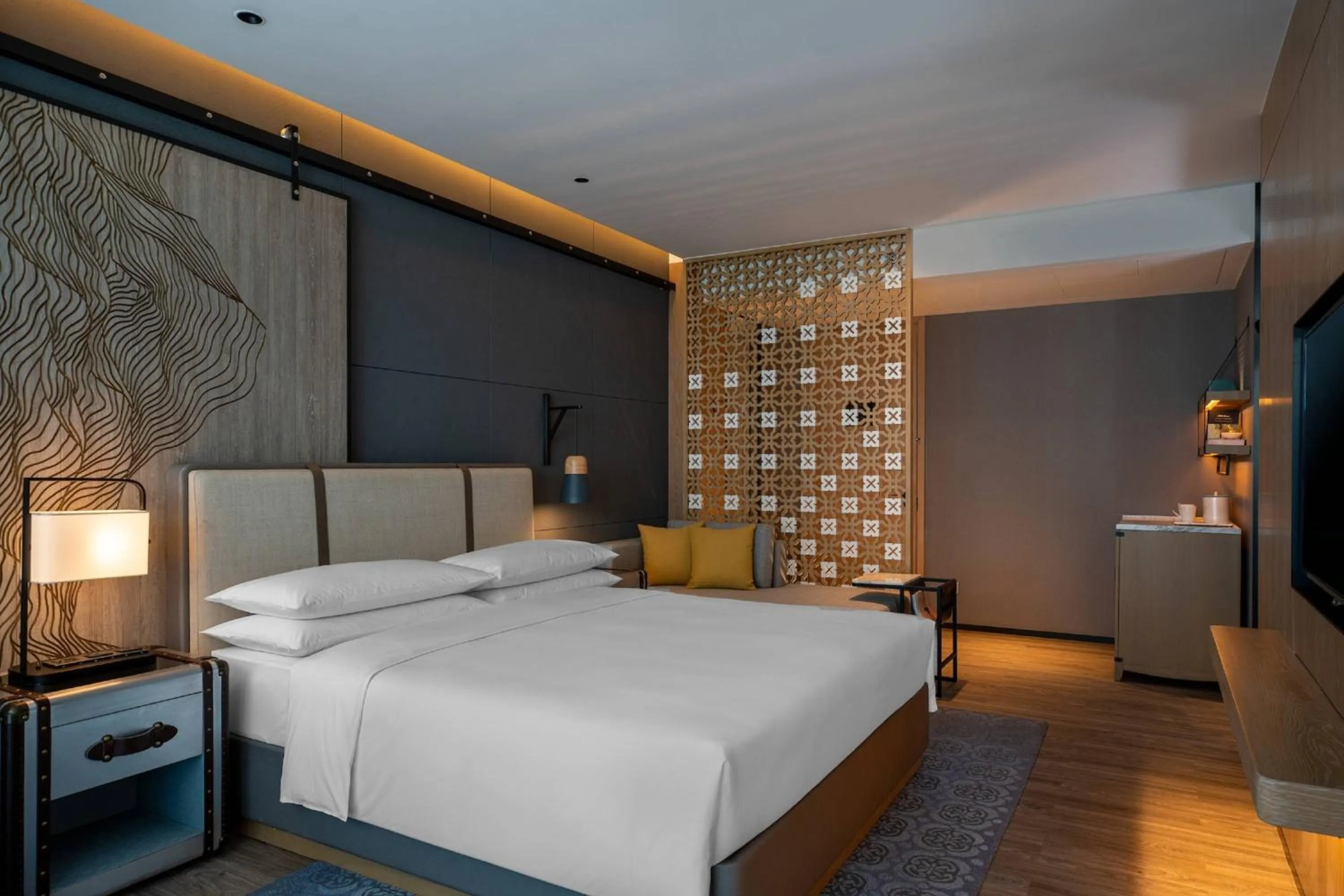 Photo of the whole room, Bed in Renaissance Xiamen Hotel