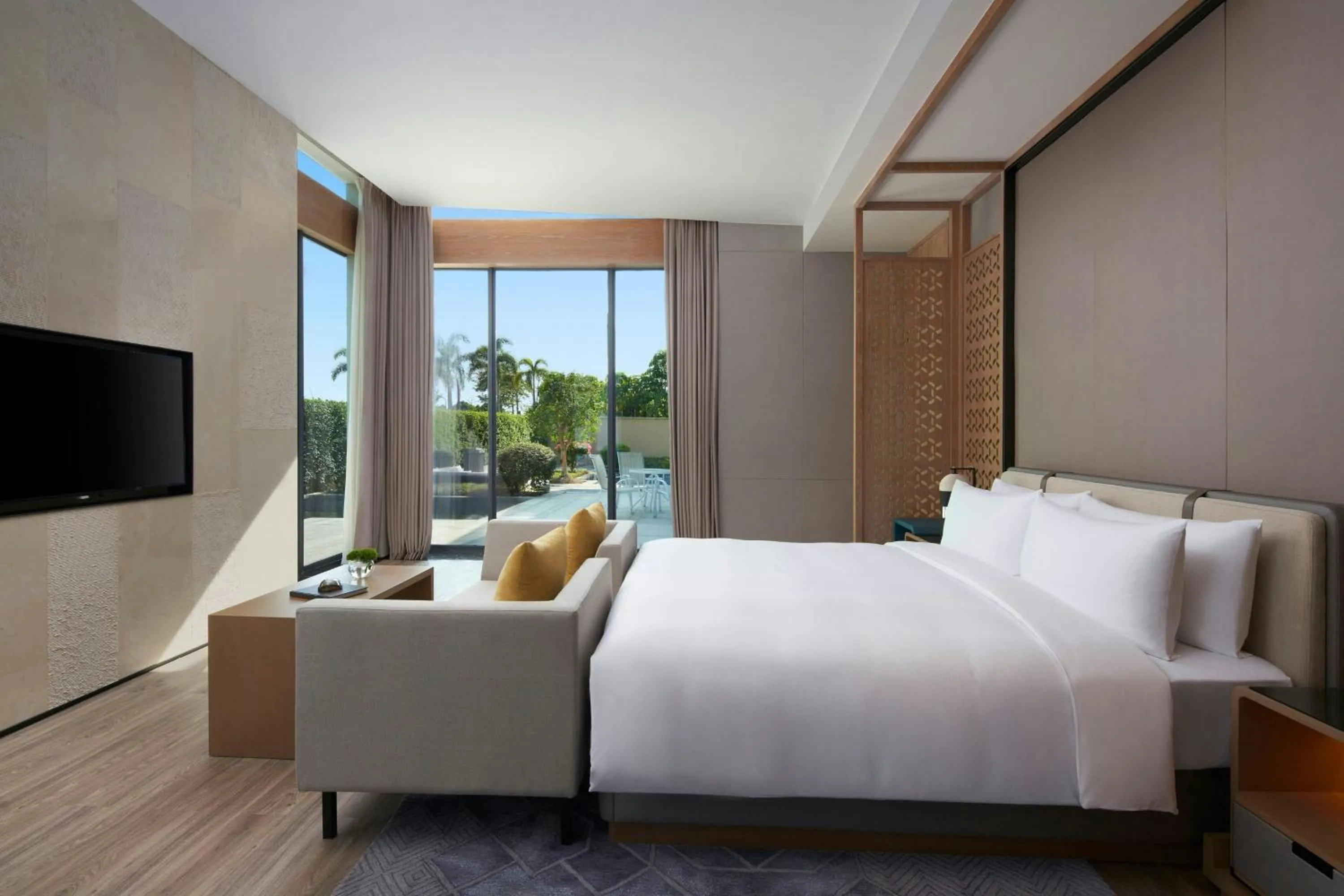 Bedroom, Bed in Renaissance Xiamen Hotel