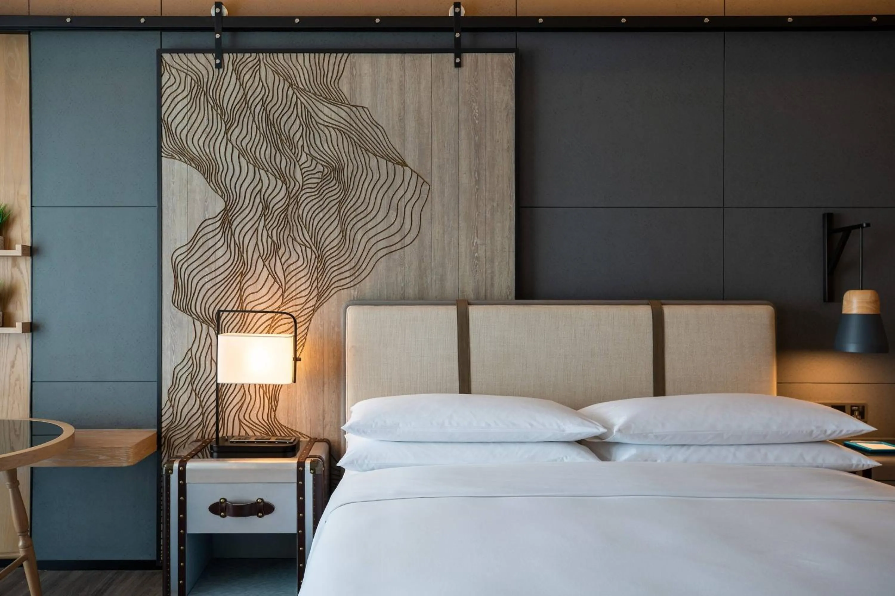 Photo of the whole room, Bed in Renaissance Xiamen Hotel