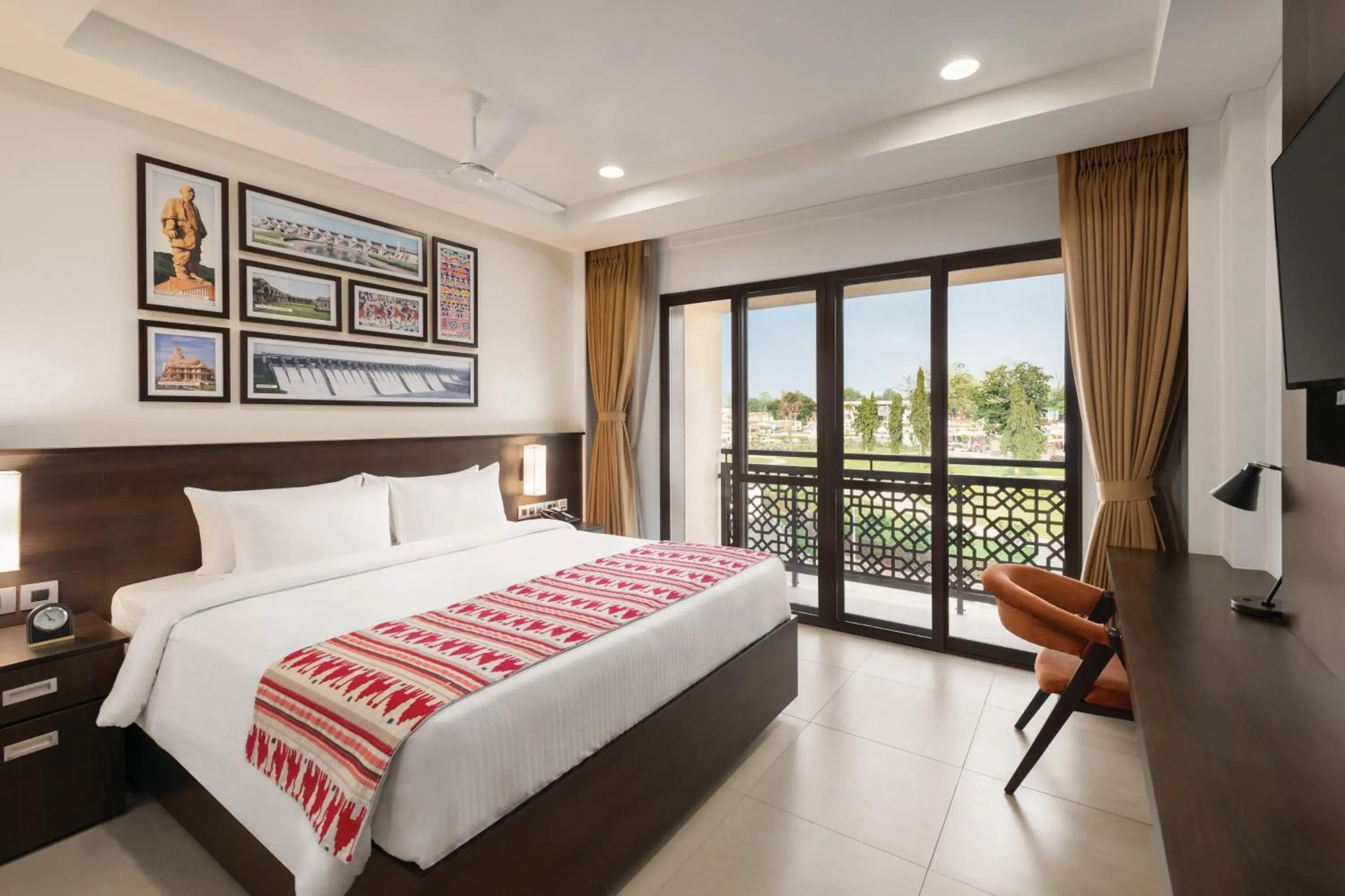 Superior King Room with Garden View - Non-Smoking in Ramada Encore by Wyndham Statue of Unity Superior King Room with Garden View - Non-Smoking in Ramada Encore by Wyndham Statue of Unity