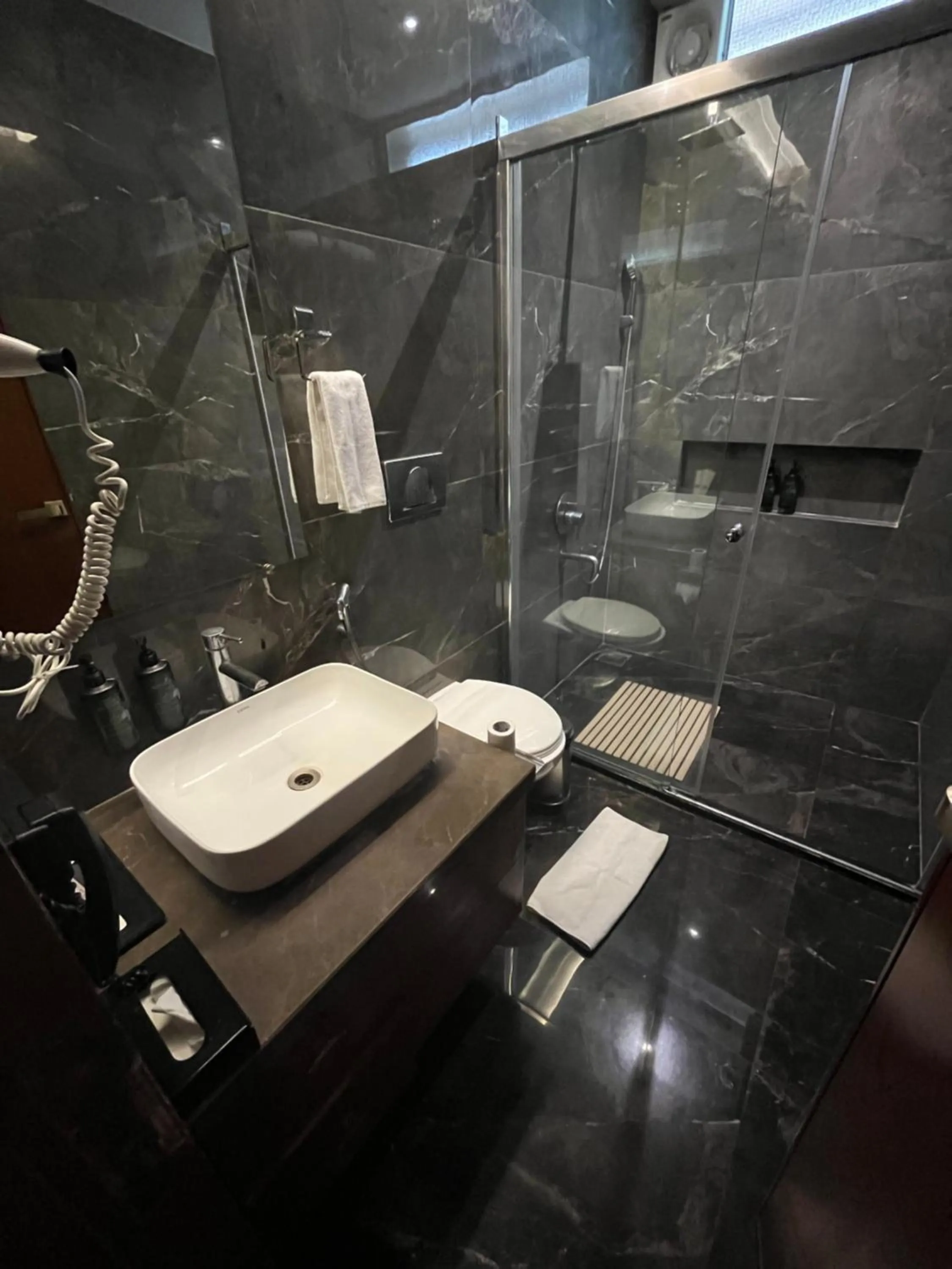 Bathroom in Ramada Encore by Wyndham Statue of Unity